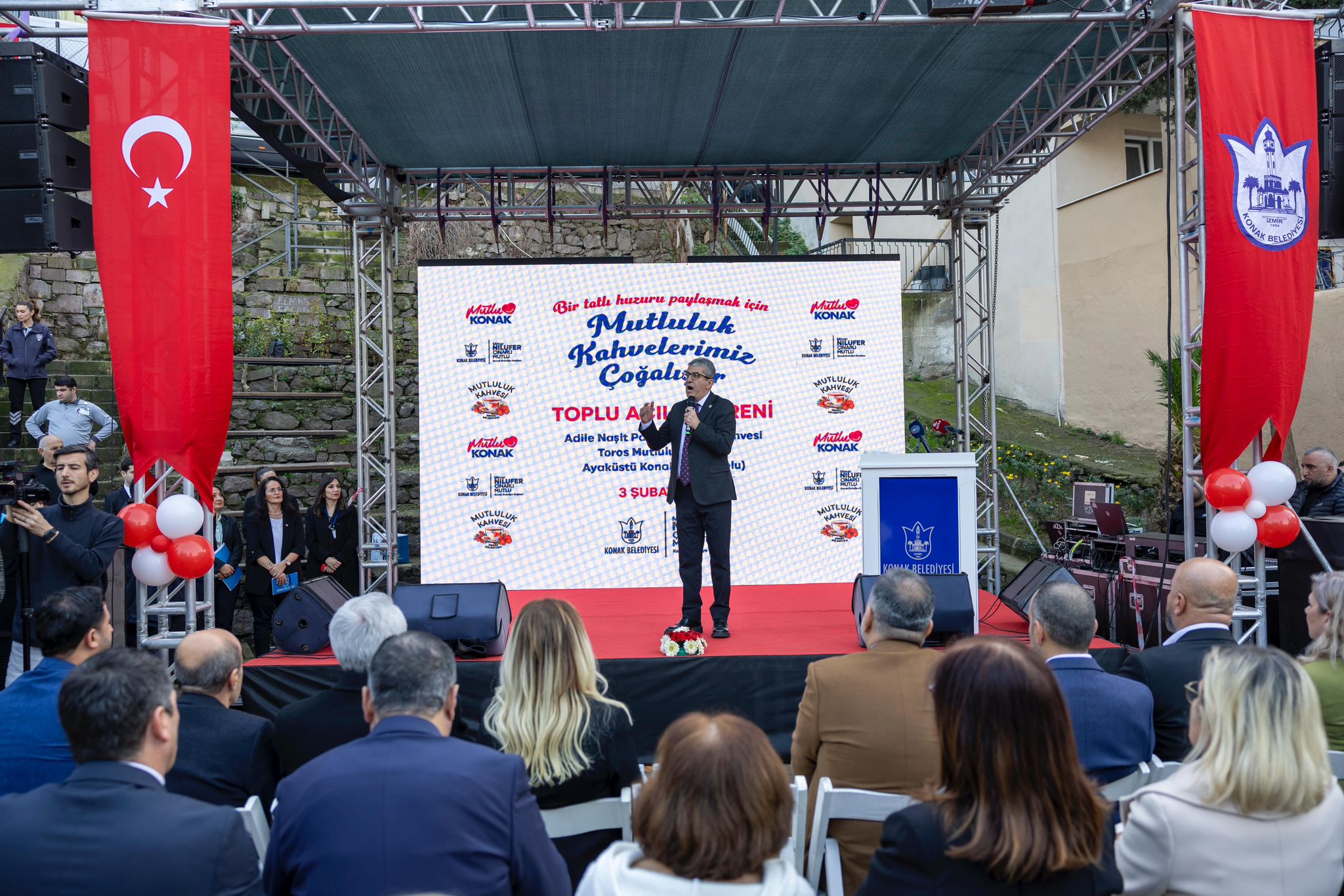 CHP Grup Başkanvekili Gökhan Günaydın, "Bu memlekette hepimizin bir erken seçim talebi var. Neden? Çünkü artık bu ülke yaşanılır ve katlanılır olmaktan çıktı. Bu ülke yönetilmiyor, bu ülke savruluyor. O sandık buraya mutlaka gelecek" ifadesini kullandı.