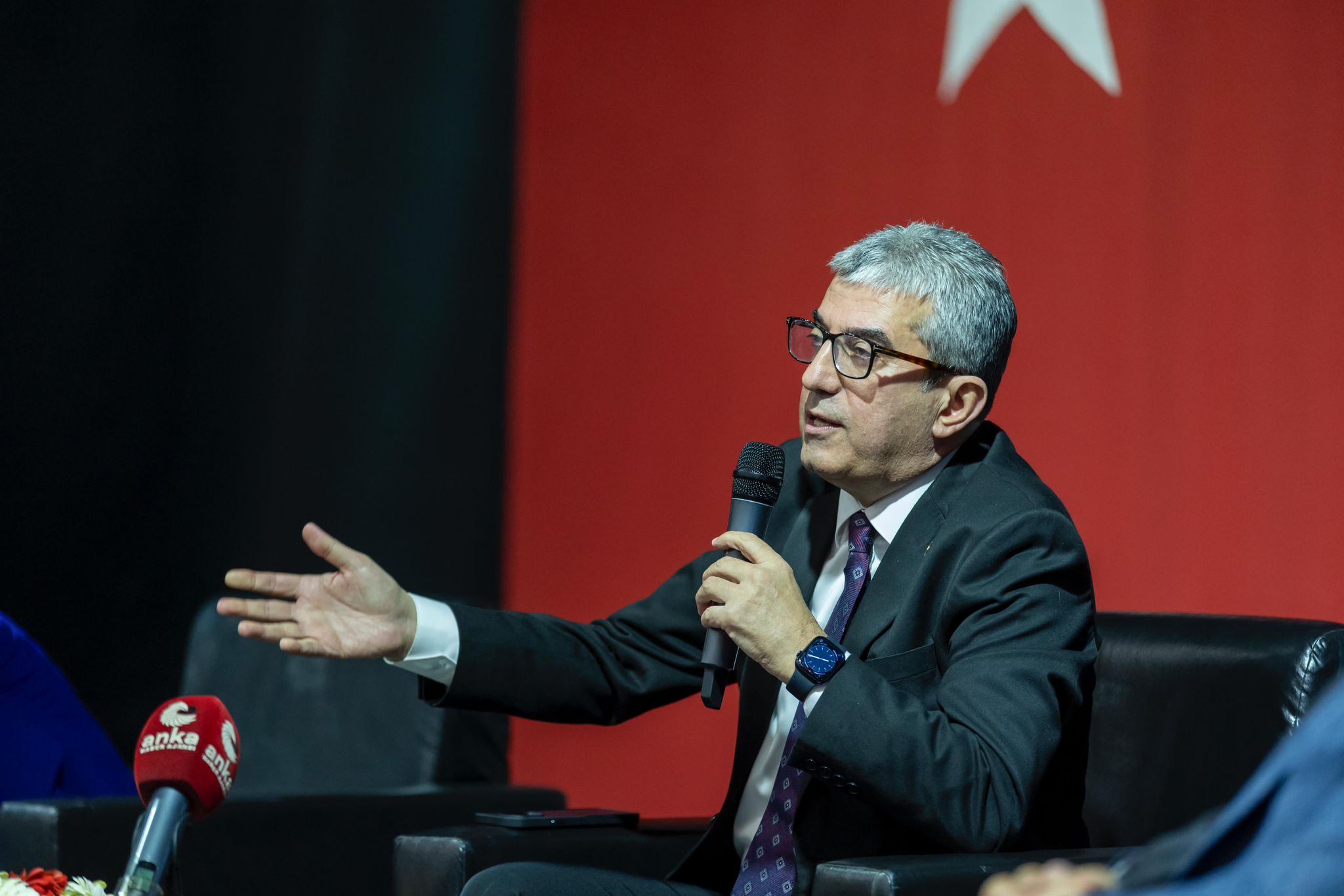 İktidar, Muhalif Basını İzlendiği İçin Baskılıyor