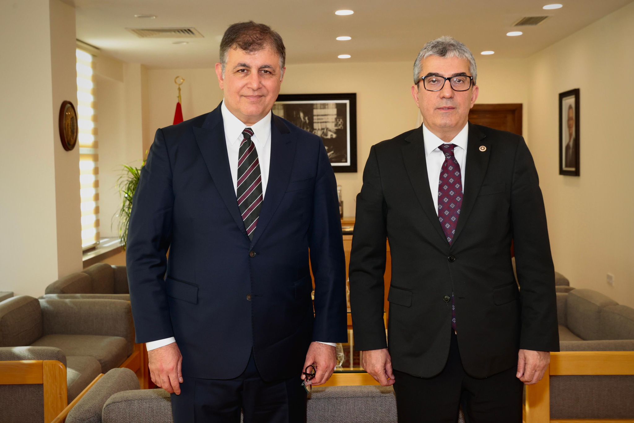 CHP Grup Başkanvekili Gökhan Günaydın, "Bu memlekette hepimizin bir erken seçim talebi var. Neden? Çünkü artık bu ülke yaşanılır ve katlanılır olmaktan çıktı. Bu ülke yönetilmiyor, bu ülke savruluyor. O sandık buraya mutlaka gelecek" ifadesini kullandı.