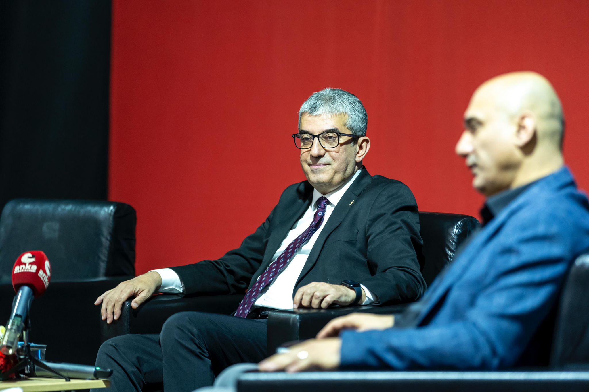 İzmir’de CHP Grup Başkanvekili Gökhan Günaydın'ın konuşmacı olarak katıldığı “Türkiye’de gazeteci olmak: zorluklar ve mücadele” başlığıyla düzenlenen panelde, basına sansür ve mücadele masaya yatırıldı… 