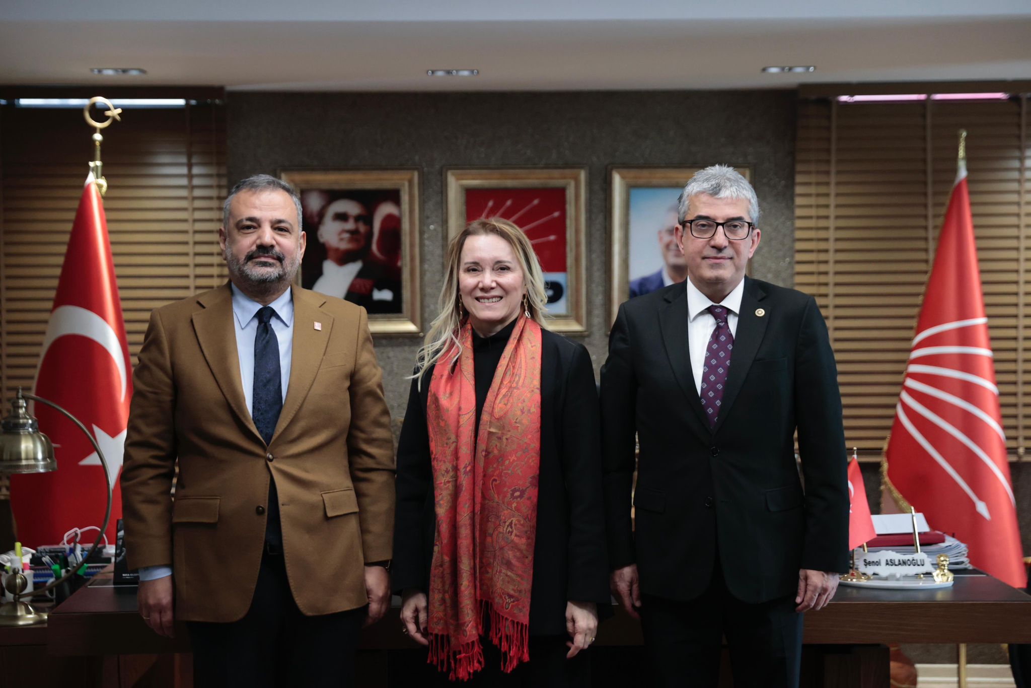 CHP Grup Başkanvekili Gökhan Günaydın, "Bu memlekette hepimizin bir erken seçim talebi var. Neden? Çünkü artık bu ülke yaşanılır ve katlanılır olmaktan çıktı. Bu ülke yönetilmiyor, bu ülke savruluyor. O sandık buraya mutlaka gelecek" ifadesini kullandı.