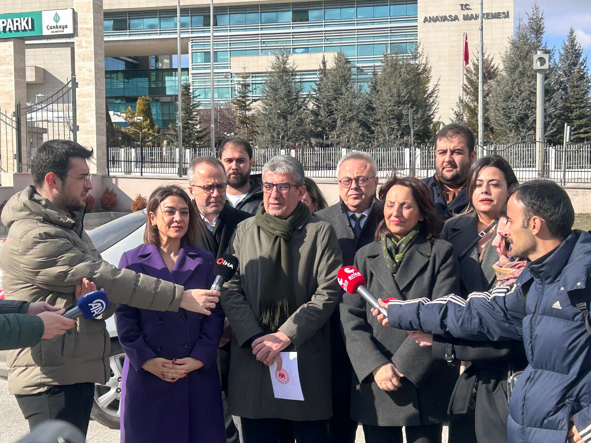 Cumhuriyet Halk Partisi Grup Başkanvekili Gökhan Günaydın;  7534 sayılı Köy Kanunu ile Bazı Kanunlarda Değişiklik Yapılmasına Dair Kanun"un yürütmesinin durdurulması ve iptal istemiyle Anayasa Mahkemesi’ne başvurdu.