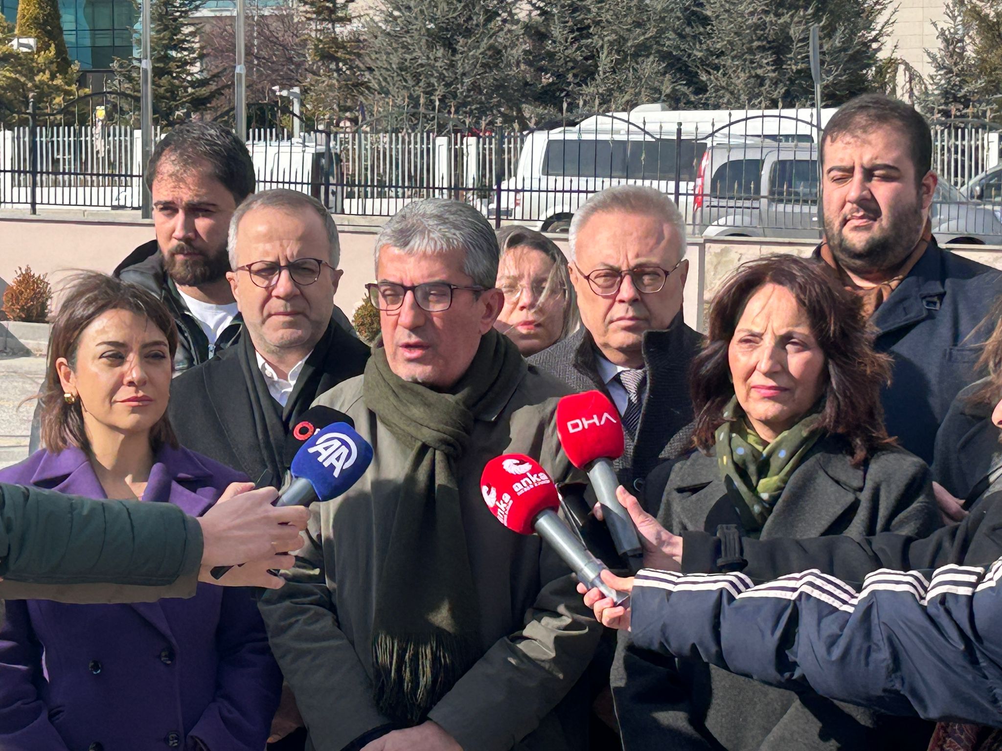 Cumhuriyet Halk Partisi Grup Başkanvekili Gökhan Günaydın;  7534 sayılı Köy Kanunu ile Bazı Kanunlarda Değişiklik Yapılmasına Dair Kanun"un yürütmesinin durdurulması ve iptal istemiyle Anayasa Mahkemesi’ne başvurdu.