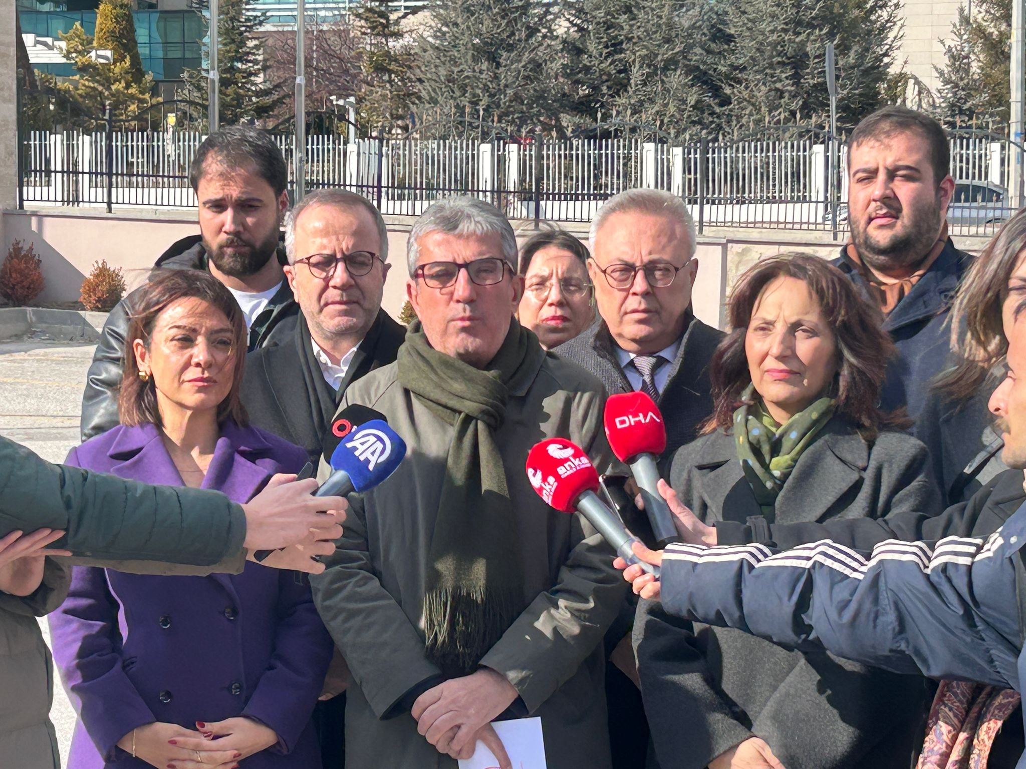 Cumhuriyet Halk Partisi Grup Başkanvekili Gökhan Günaydın;  7534 sayılı Köy Kanunu ile Bazı Kanunlarda Değişiklik Yapılmasına Dair Kanun"un yürütmesinin durdurulması ve iptal istemiyle Anayasa Mahkemesi’ne başvurdu.