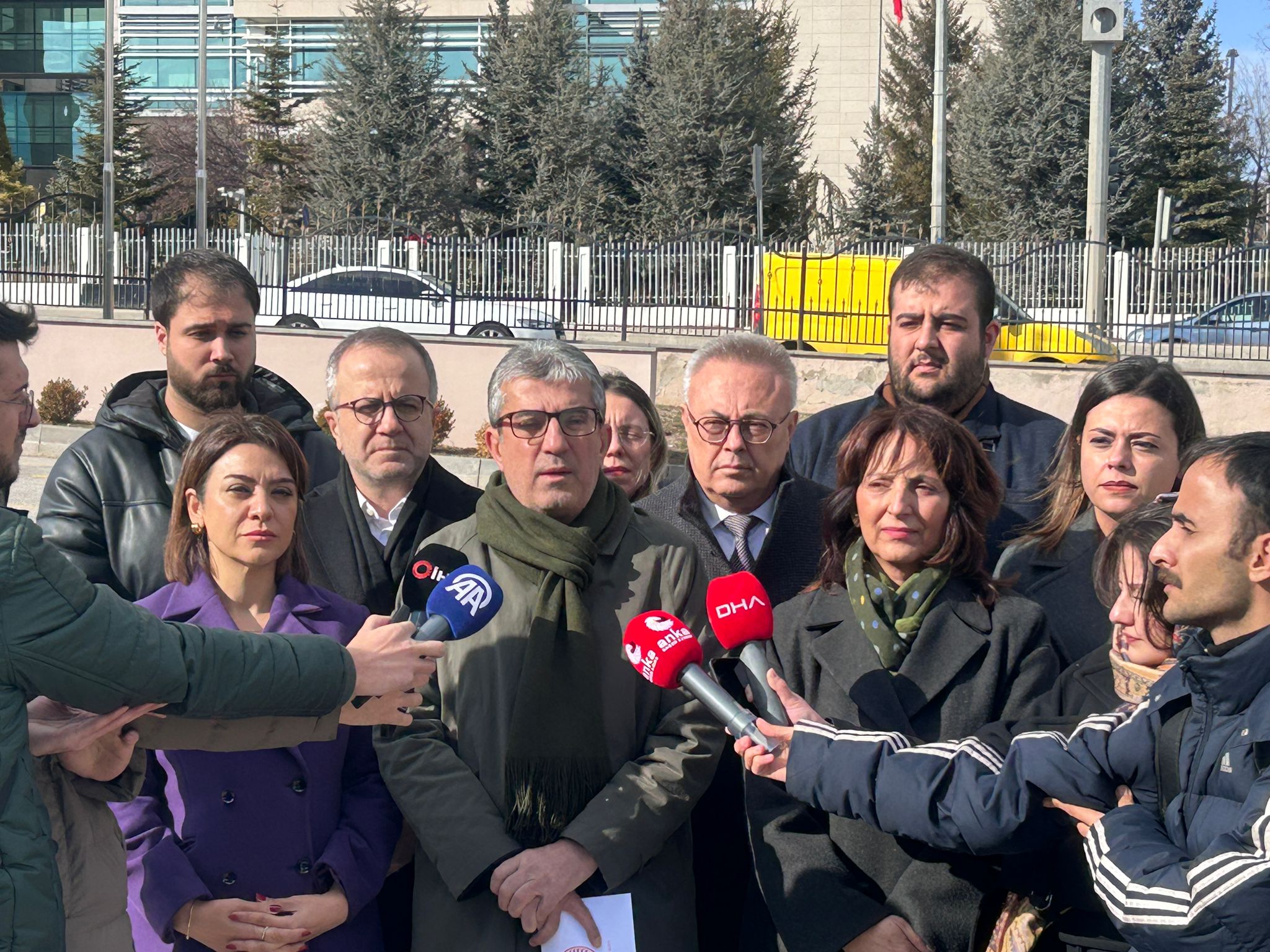Cumhuriyet Halk Partisi Grup Başkanvekili Gökhan Günaydın;  7534 sayılı Köy Kanunu ile Bazı Kanunlarda Değişiklik Yapılmasına Dair Kanun"un yürütmesinin durdurulması ve iptal istemiyle Anayasa Mahkemesi’ne başvurdu.