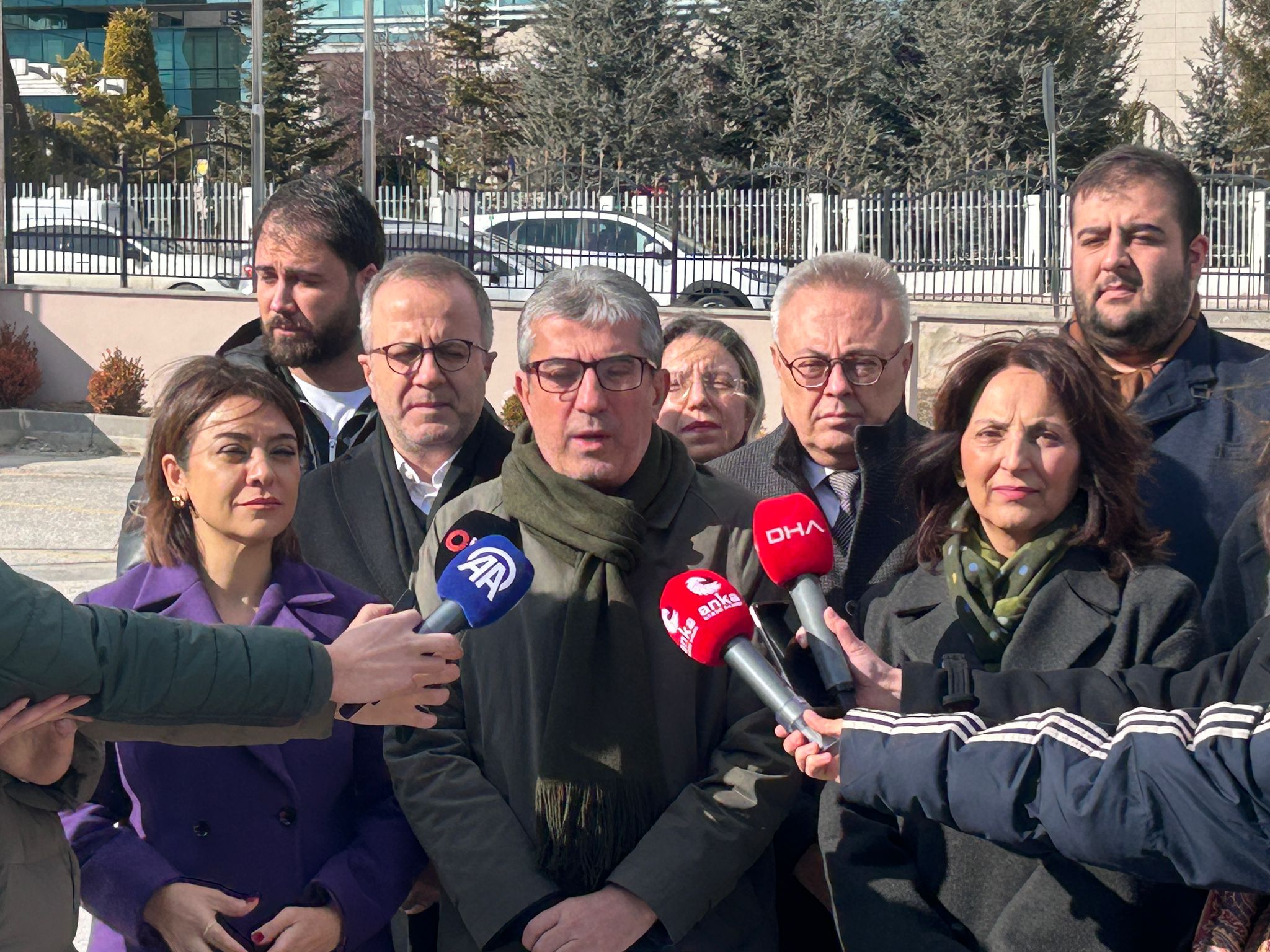 Cumhuriyet Halk Partisi Grup Başkanvekili Gökhan Günaydın;  7534 sayılı Köy Kanunu ile Bazı Kanunlarda Değişiklik Yapılmasına Dair Kanun"un yürütmesinin durdurulması ve iptal istemiyle Anayasa Mahkemesi’ne başvurdu.