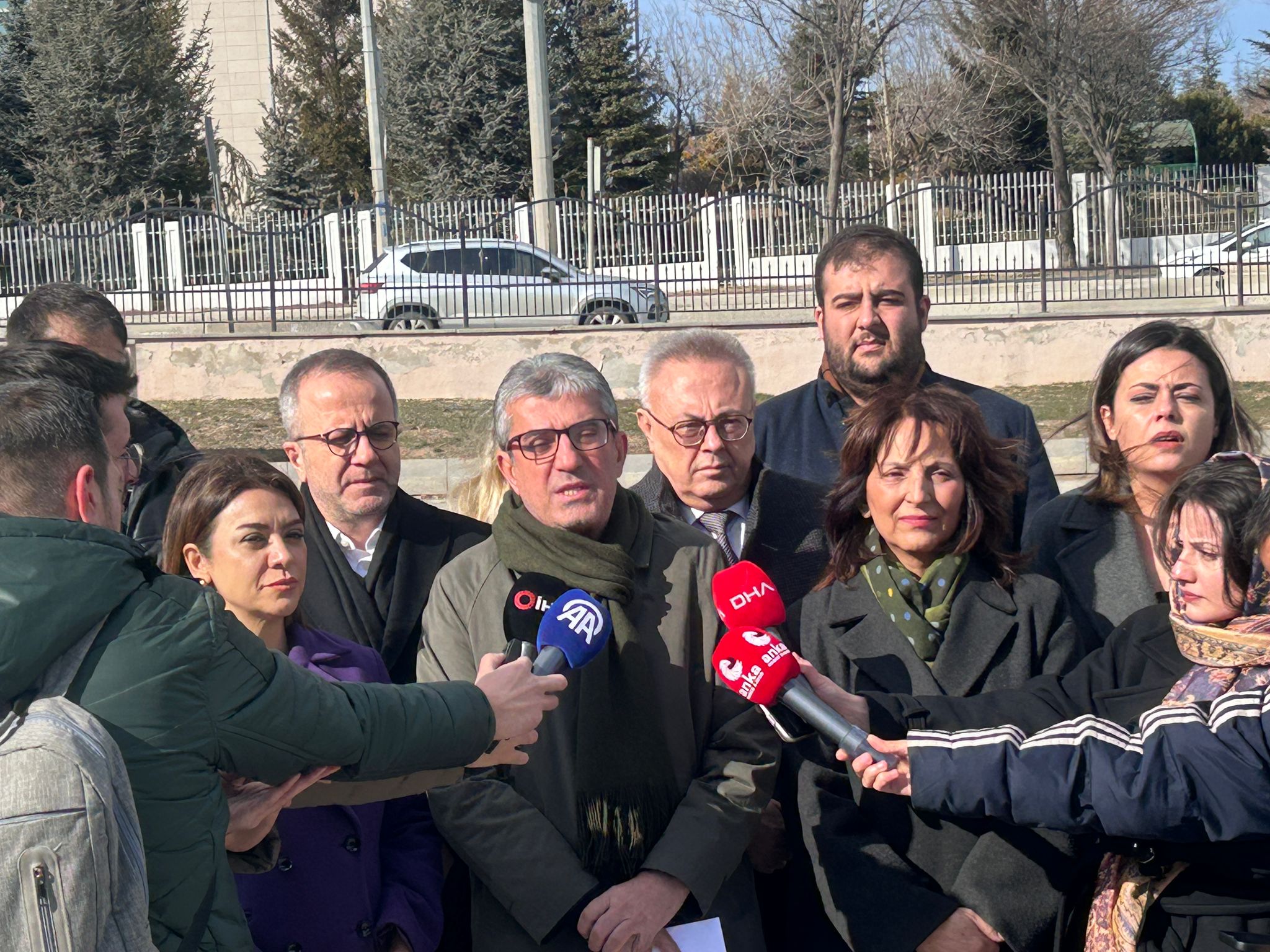 Cumhuriyet Halk Partisi Grup Başkanvekili Gökhan Günaydın;  7534 sayılı Köy Kanunu ile Bazı Kanunlarda Değişiklik Yapılmasına Dair Kanun"un yürütmesinin durdurulması ve iptal istemiyle Anayasa Mahkemesi’ne başvurdu.