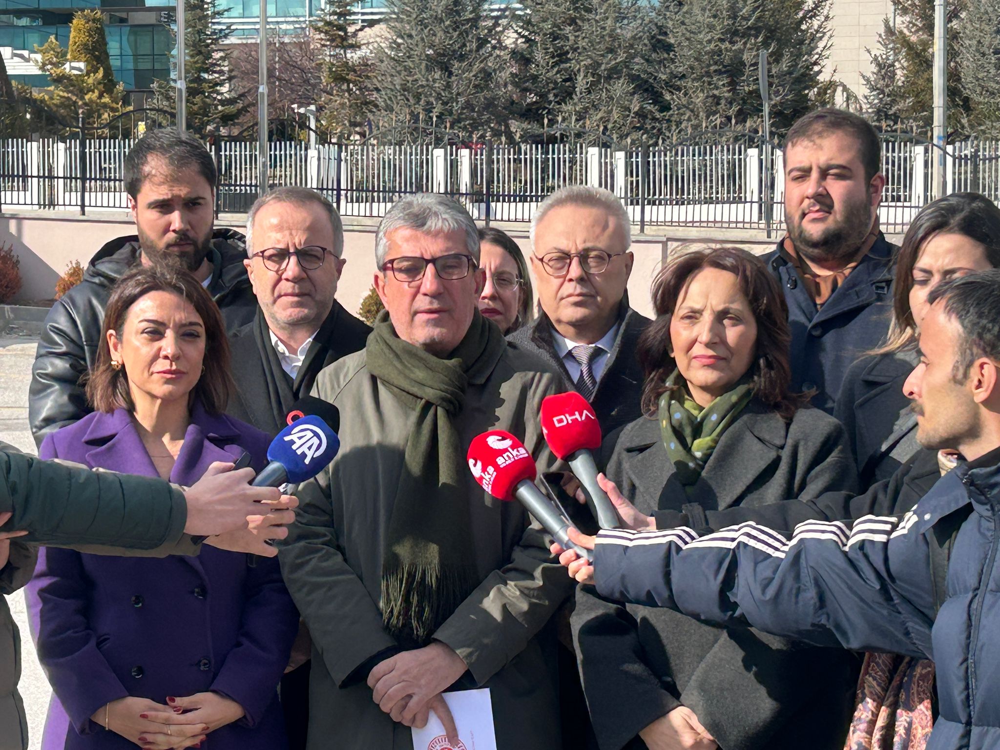 Cumhuriyet Halk Partisi Grup Başkanvekili Gökhan Günaydın;  7534 sayılı Köy Kanunu ile Bazı Kanunlarda Değişiklik Yapılmasına Dair Kanun"un yürütmesinin durdurulması ve iptal istemiyle Anayasa Mahkemesi’ne başvurdu.