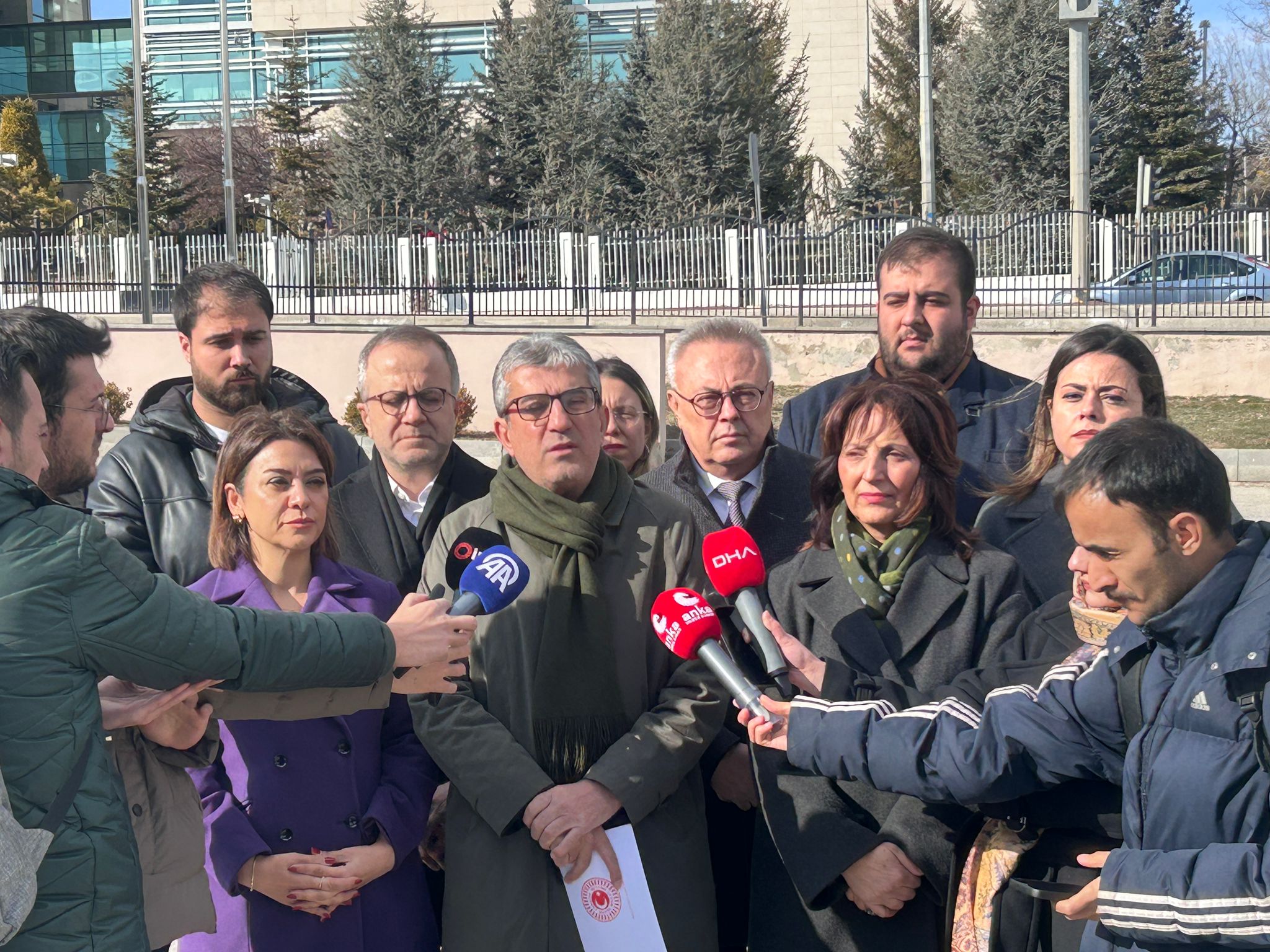 Cumhuriyet Halk Partisi Grup Başkanvekili Gökhan Günaydın;  7534 sayılı Köy Kanunu ile Bazı Kanunlarda Değişiklik Yapılmasına Dair Kanun"un yürütmesinin durdurulması ve iptal istemiyle Anayasa Mahkemesi’ne başvurdu.