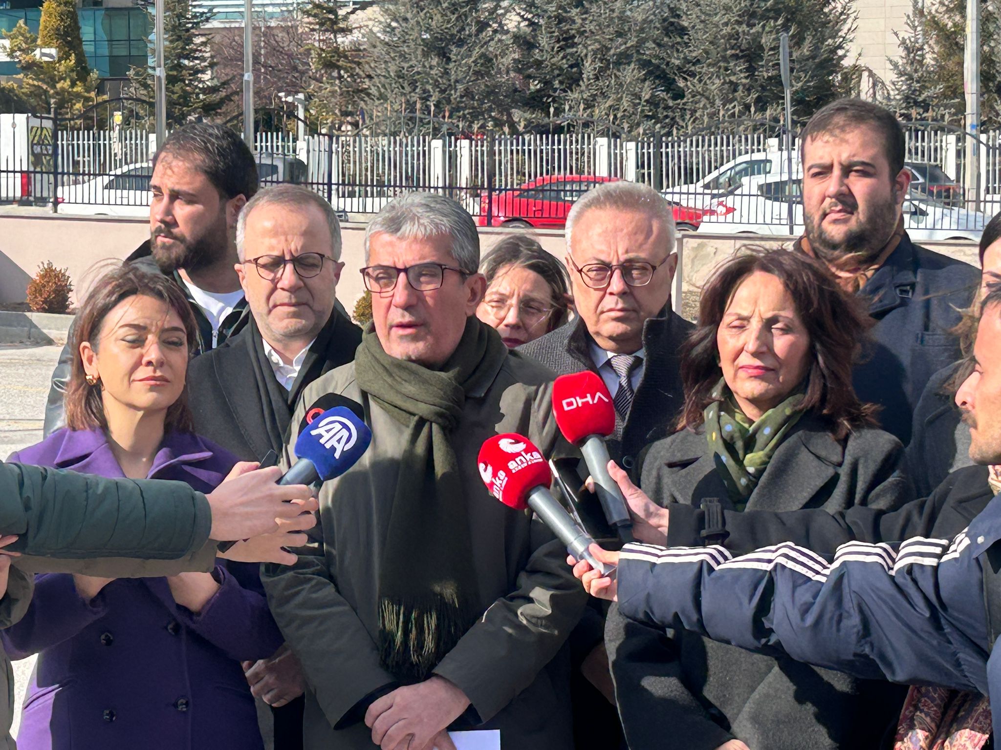 Cumhuriyet Halk Partisi Grup Başkanvekili Gökhan Günaydın;  7534 sayılı Köy Kanunu ile Bazı Kanunlarda Değişiklik Yapılmasına Dair Kanun"un yürütmesinin durdurulması ve iptal istemiyle Anayasa Mahkemesi’ne başvurdu.