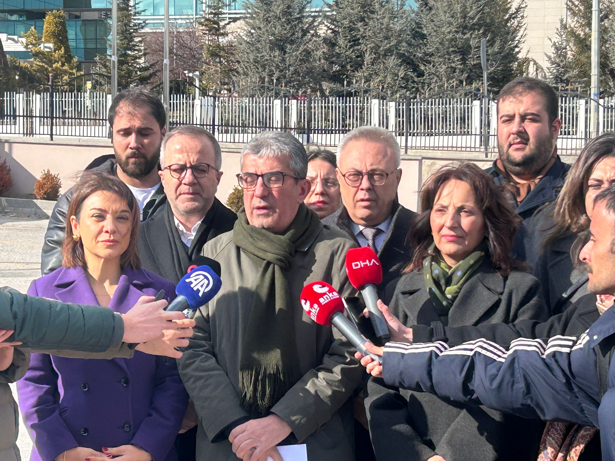 Cumhuriyet Halk Partisi Grup Başkanvekili Gökhan Günaydın;  7534 sayılı Köy Kanunu ile Bazı Kanunlarda Değişiklik Yapılmasına Dair Kanun"un yürütmesinin durdurulması ve iptal istemiyle Anayasa Mahkemesi’ne başvurdu.
