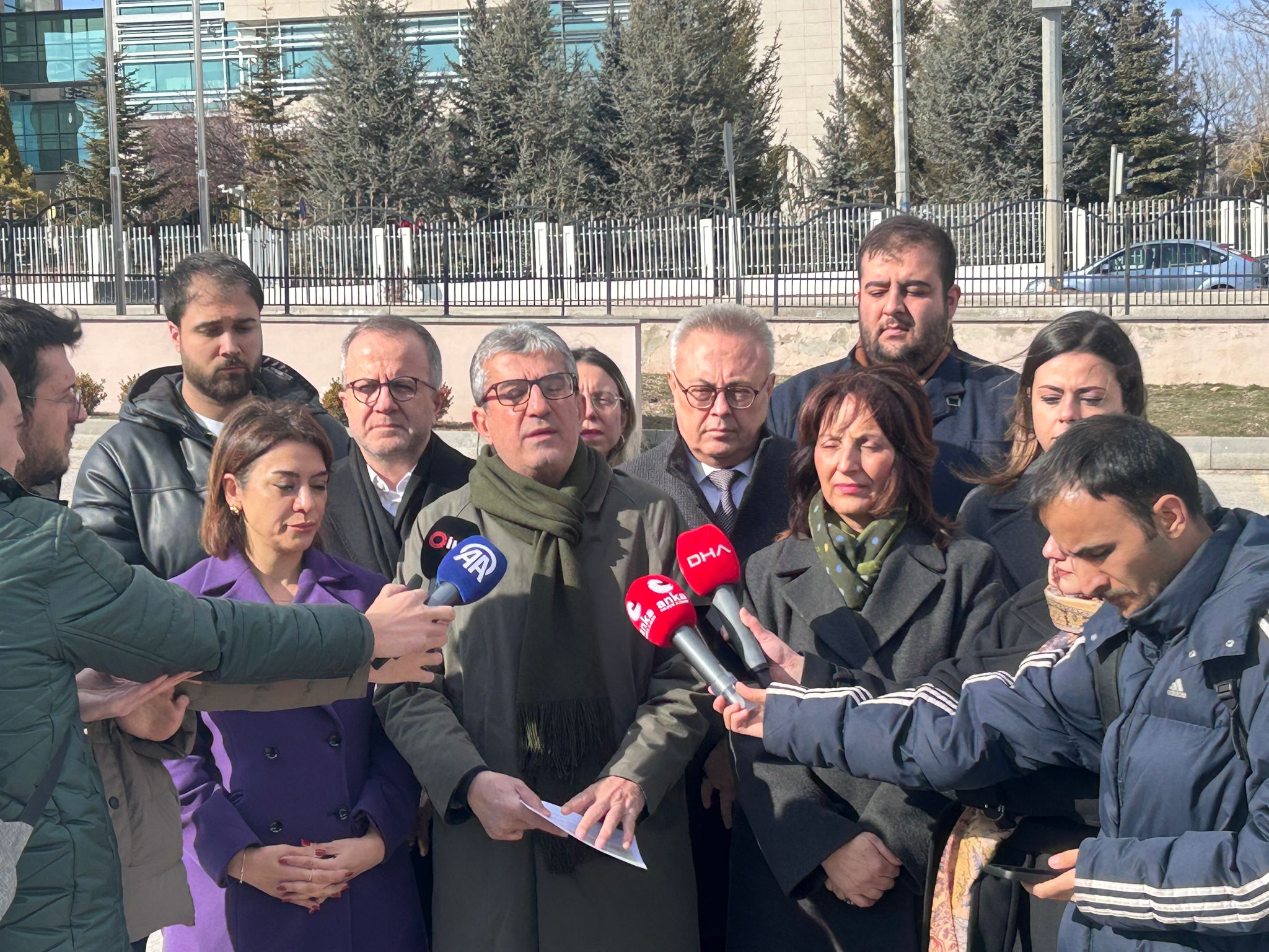 Cumhuriyet Halk Partisi Grup Başkanvekili Gökhan Günaydın;  7534 sayılı Köy Kanunu ile Bazı Kanunlarda Değişiklik Yapılmasına Dair Kanun"un yürütmesinin durdurulması ve iptal istemiyle Anayasa Mahkemesi’ne başvurdu.