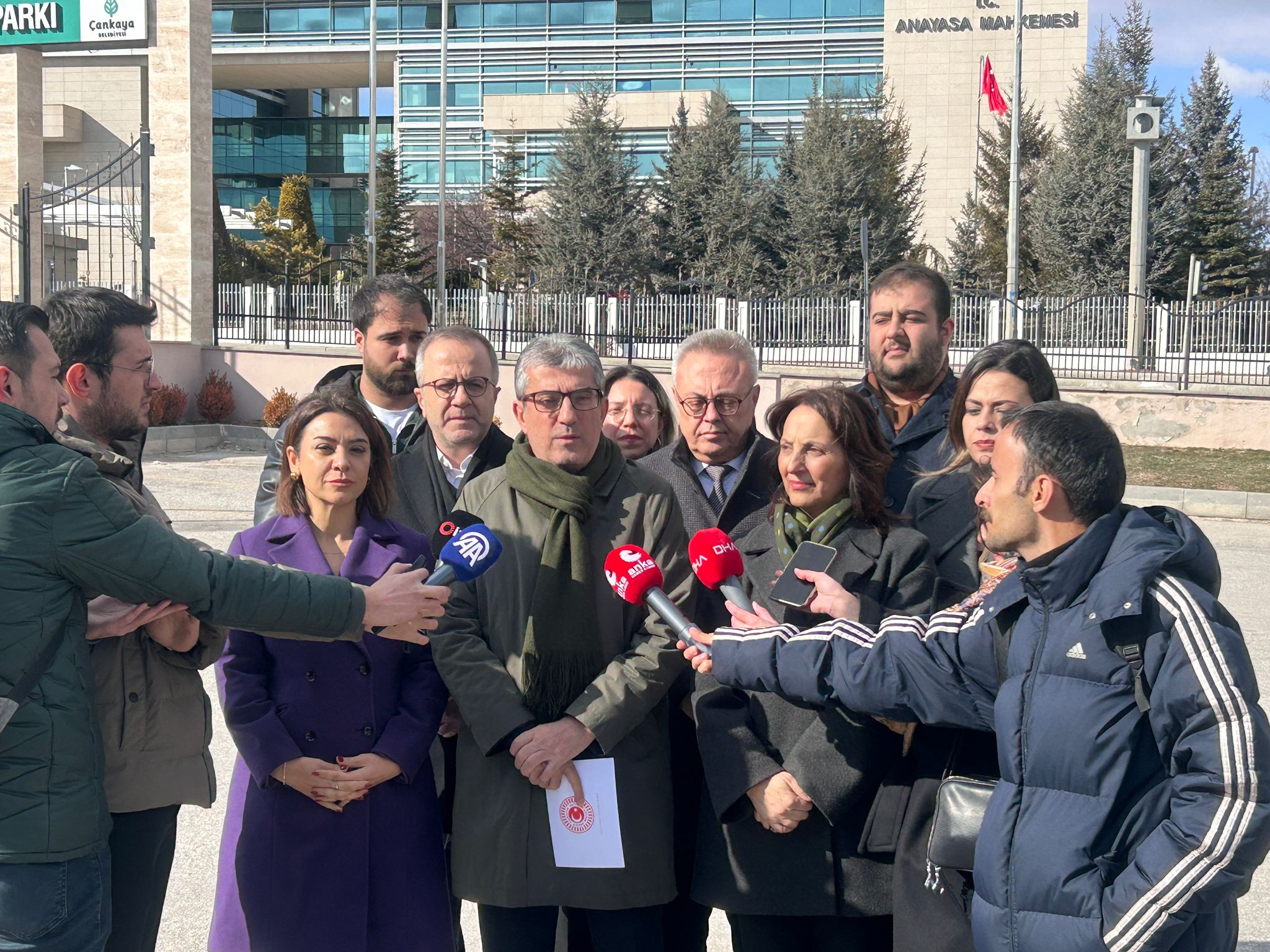 Cumhuriyet Halk Partisi Grup Başkanvekili Gökhan Günaydın;  7534 sayılı Köy Kanunu ile Bazı Kanunlarda Değişiklik Yapılmasına Dair Kanun"un yürütmesinin durdurulması ve iptal istemiyle Anayasa Mahkemesi’ne başvurdu.