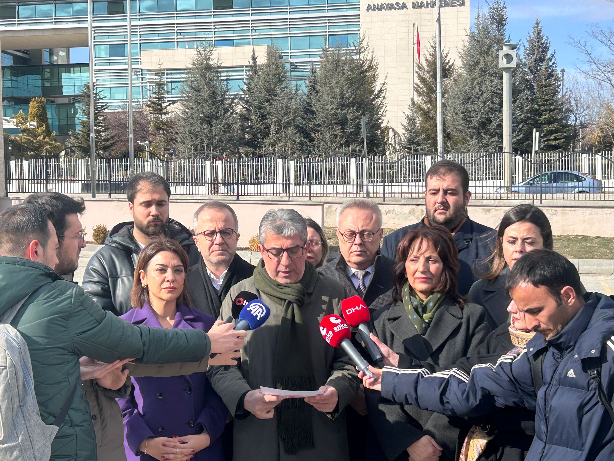 Cumhuriyet Halk Partisi Grup Başkanvekili Gökhan Günaydın;  7534 sayılı Köy Kanunu ile Bazı Kanunlarda Değişiklik Yapılmasına Dair Kanun"un yürütmesinin durdurulması ve iptal istemiyle Anayasa Mahkemesi’ne başvurdu.
