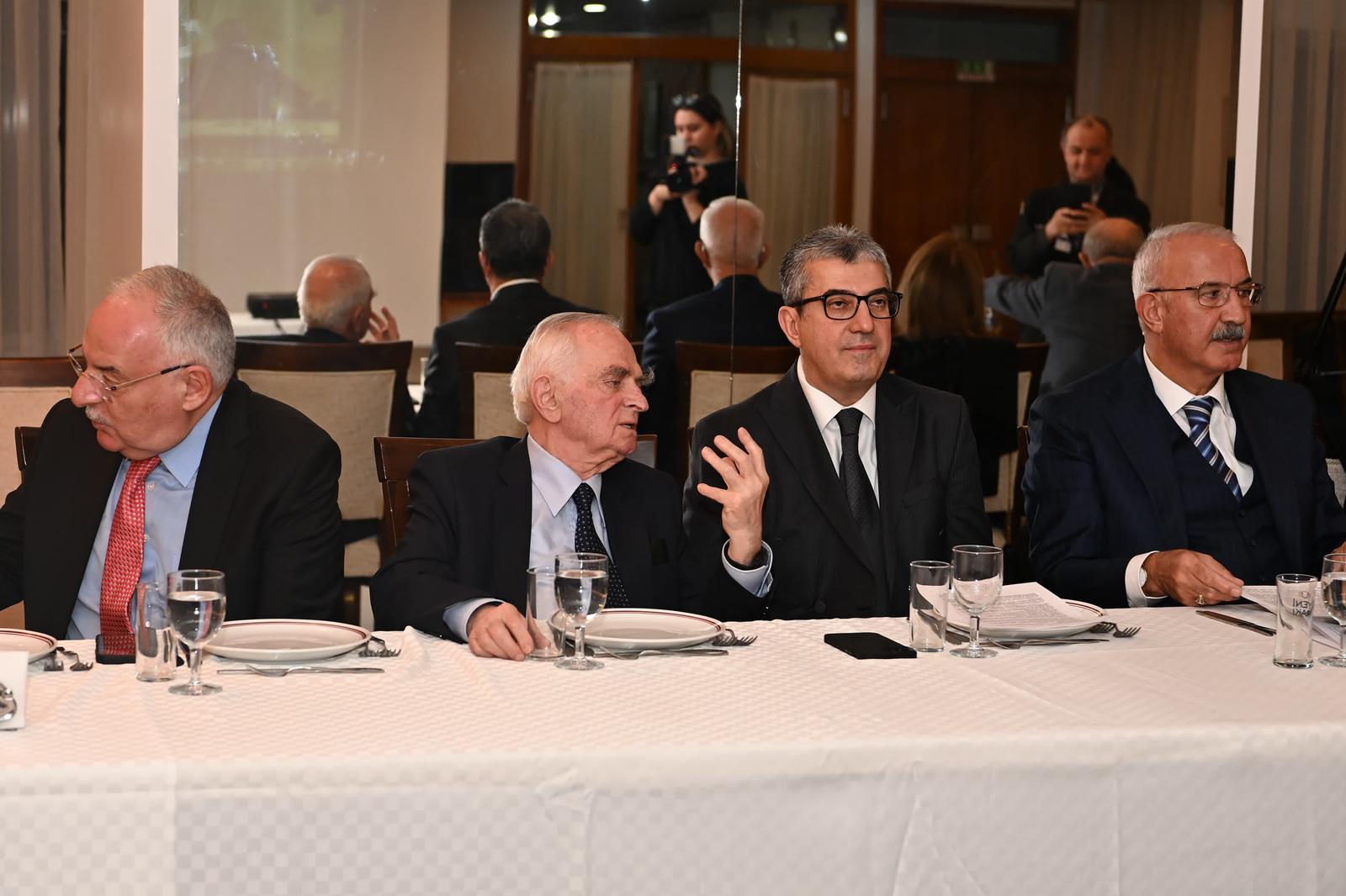 1 Mart Tezkeresi'nin reddedilmesinin yıl dönümü dolayısıyla Anadolu Kulübü'nde etkinlik düzenlendi. Etkinliğe, CHP Grup Başkanvekili Gökhan Günaydın da katıldı.