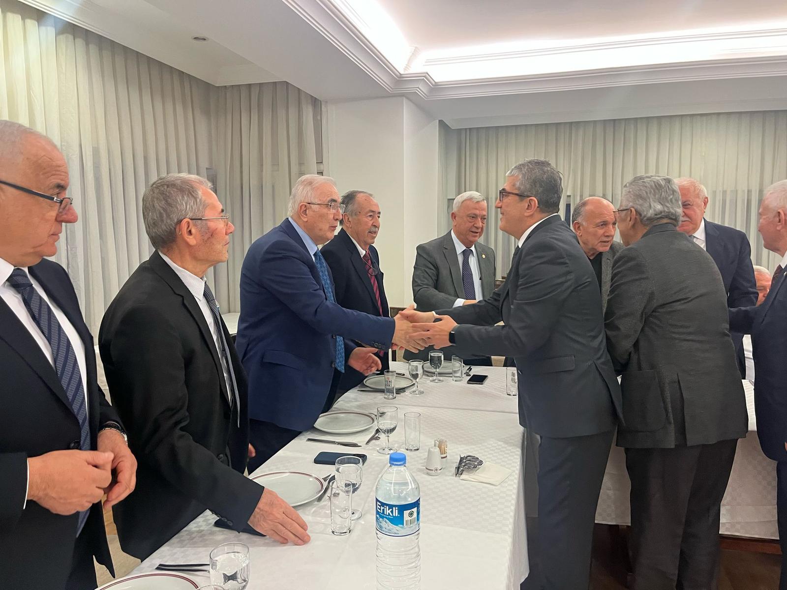 1 Mart Tezkeresi'nin reddedilmesinin yıl dönümü dolayısıyla Anadolu Kulübü'nde etkinlik düzenlendi. Etkinliğe, CHP Grup Başkanvekili Gökhan Günaydın da katıldı.