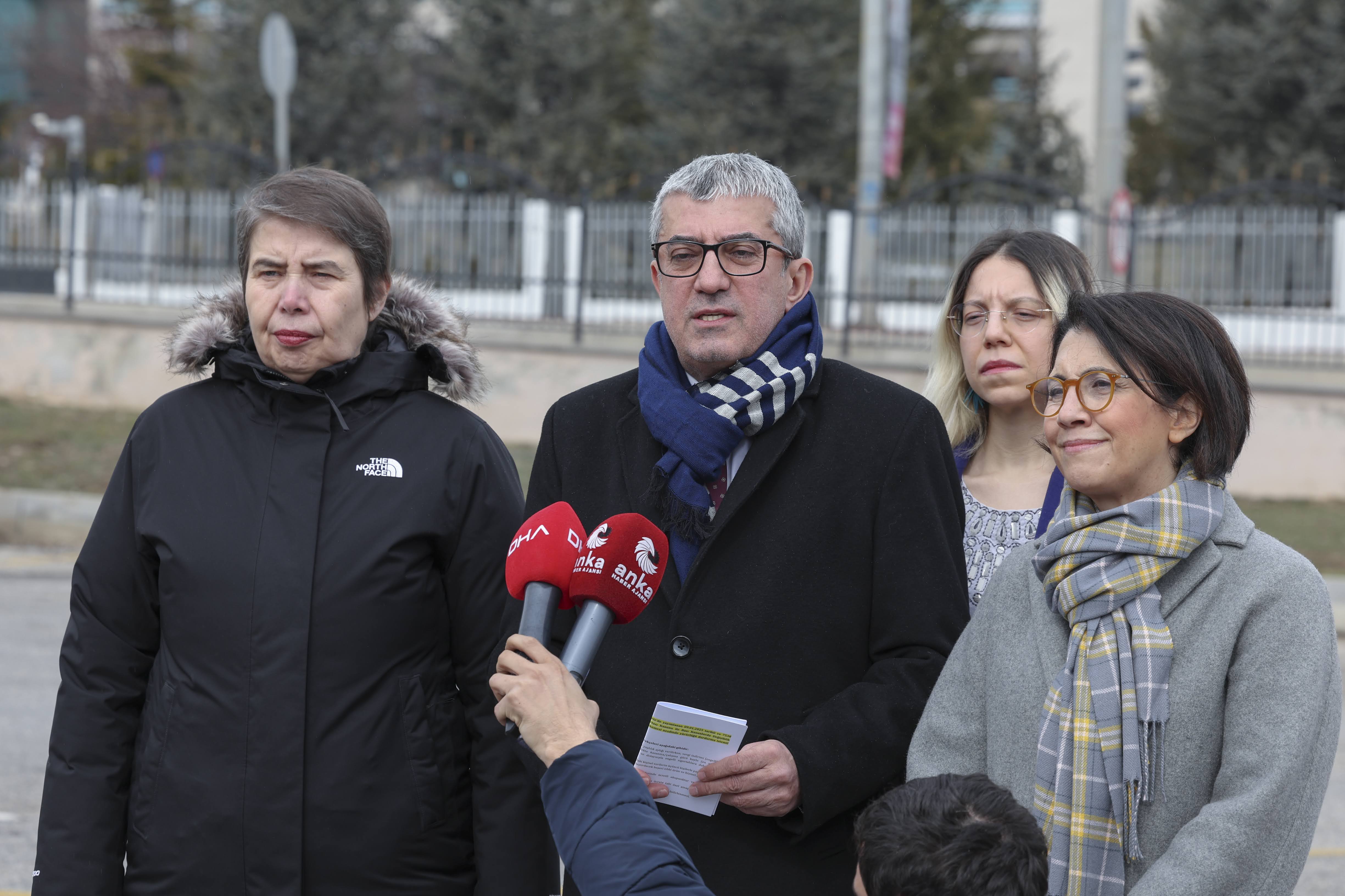 Engellilere verilen yaşlılık aylığının hesaplama yöntemini değiştirerek ödenen miktarı düşüren düzenlemeye karşı AYM'ye başvurduk.