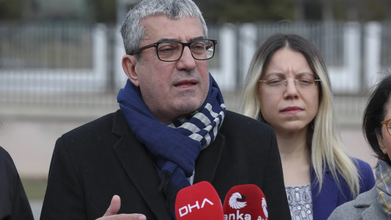 Engellilere verilen yaşlılık aylığının hesaplama yöntemini değiştirerek ödenen miktarı düşüren düzenlemeye karşı AYM'ye başvurduk.