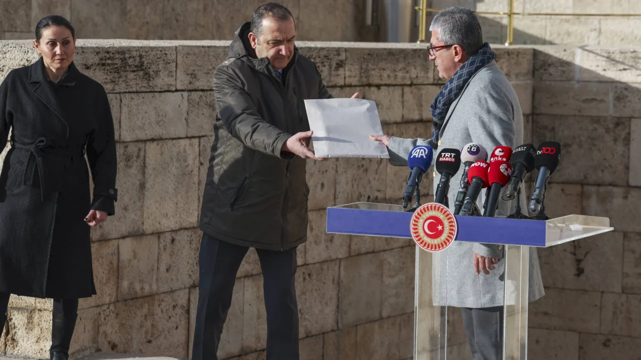 116 milletvekili arkadaşımız Sayın Ekrem İmamoğlu‘nun CHP cumhurbaşkanı aday adayı olması yönünde imza kullandı.