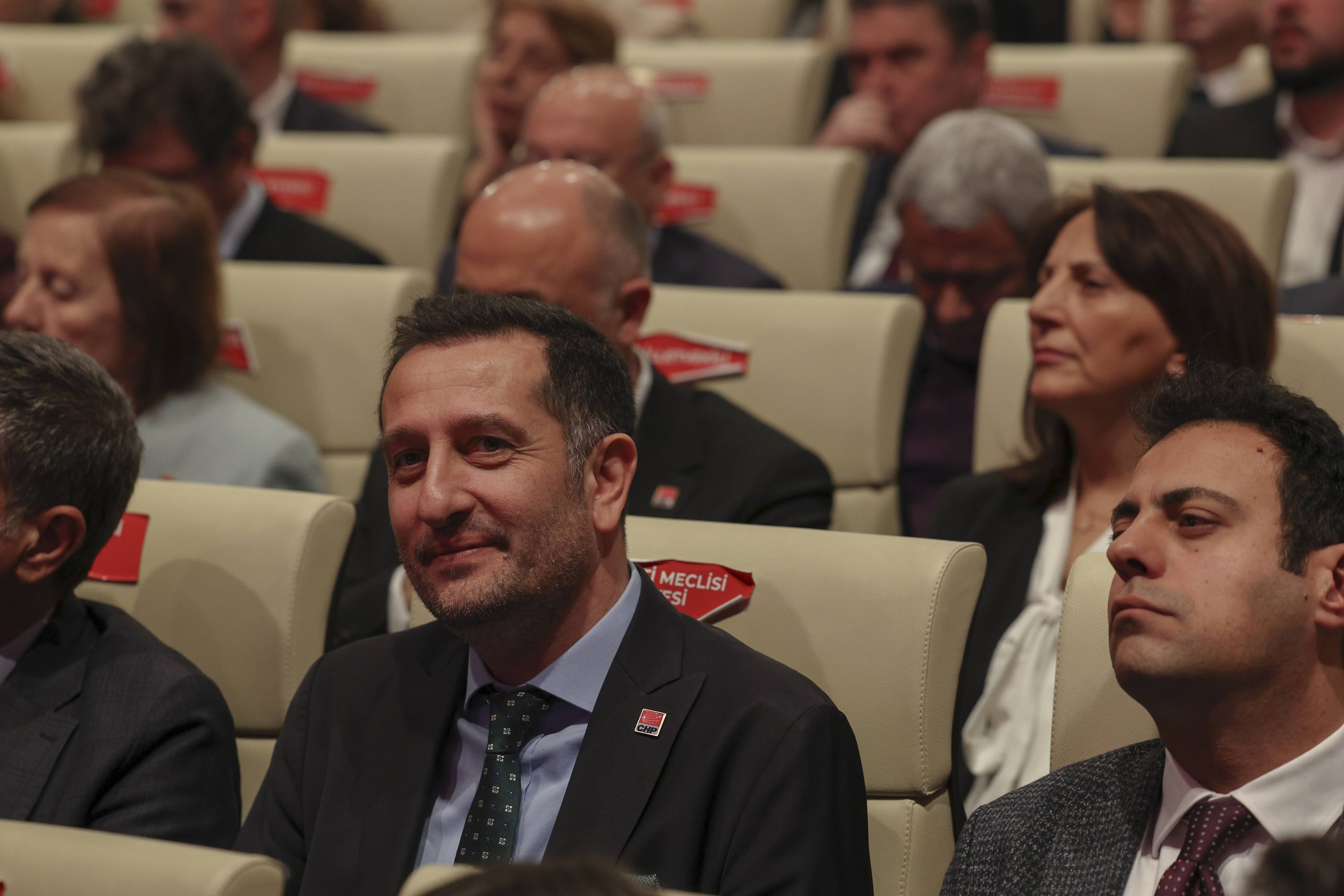CHP Genel Başkanı Özgür Özel, CHP Grup Başkanvekili Gökhan Günaydın ve İstanbul Büyükşehir Belediye Başkanı ve CHP’nin Cumhurbaşkanlığı ön seçim adayı Ekrem İmamoğlu’nun katılımıyla, Parti Genel Merkezi'nde ''Gel, Seç, Tarihe Geç'' sloganıyla düzenlenen Ön Seçim Toplantısı gerçekleştirildi.