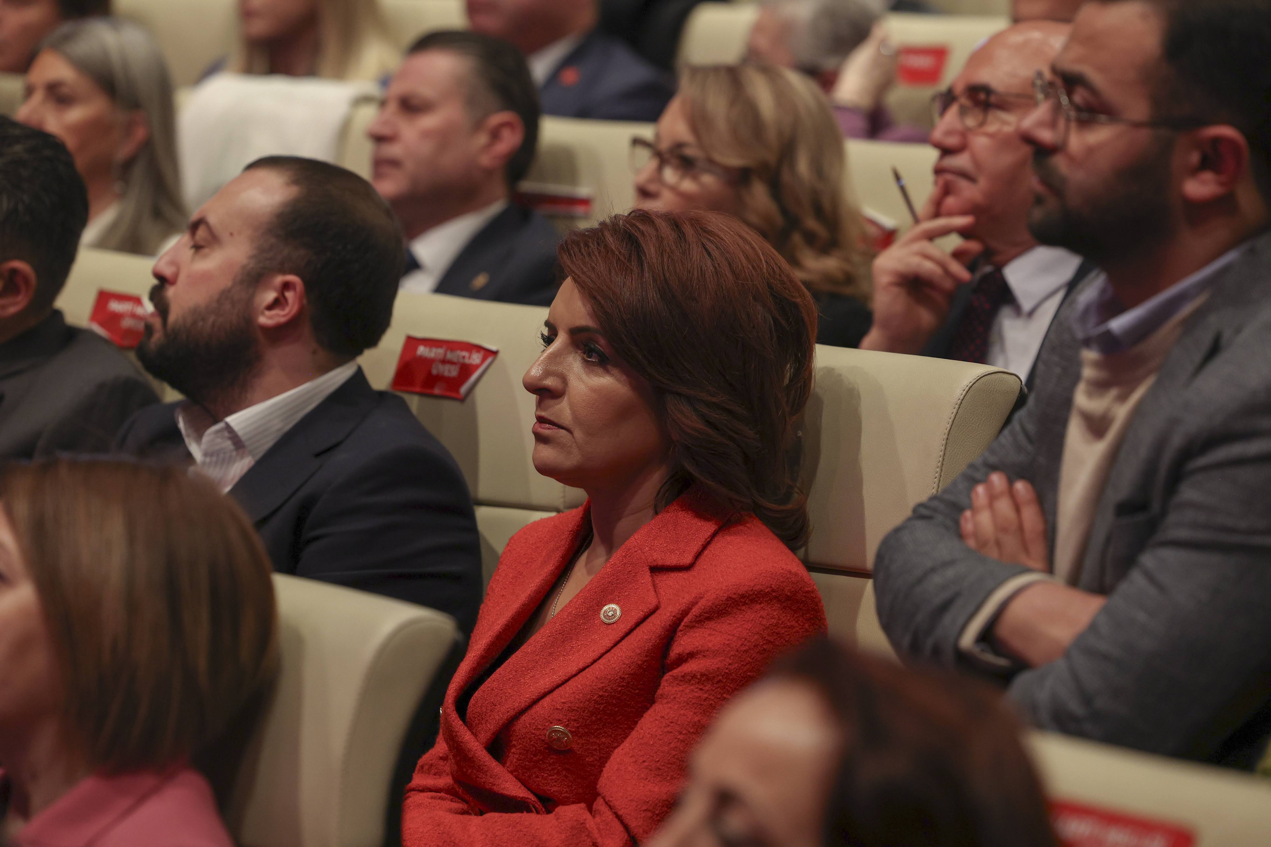CHP Genel Başkanı Özgür Özel, CHP Grup Başkanvekili Gökhan Günaydın ve İstanbul Büyükşehir Belediye Başkanı ve CHP’nin Cumhurbaşkanlığı ön seçim adayı Ekrem İmamoğlu’nun katılımıyla, Parti Genel Merkezi'nde ''Gel, Seç, Tarihe Geç'' sloganıyla düzenlenen Ön Seçim Toplantısı gerçekleştirildi.