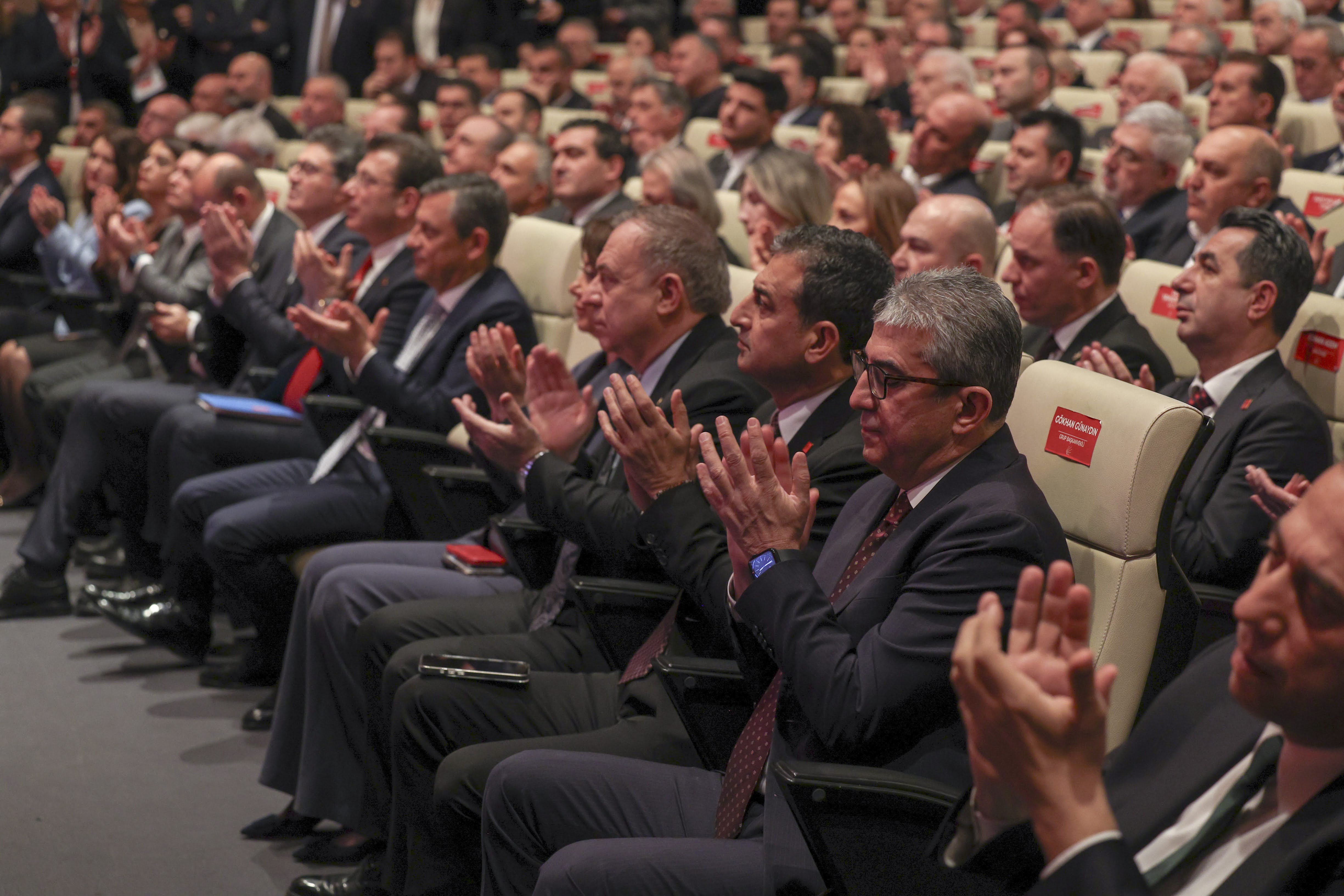 CHP Genel Başkanı Özgür Özel, CHP Grup Başkanvekili Gökhan Günaydın ve İstanbul Büyükşehir Belediye Başkanı ve CHP’nin Cumhurbaşkanlığı ön seçim adayı Ekrem İmamoğlu’nun katılımıyla, Parti Genel Merkezi'nde ''Gel, Seç, Tarihe Geç'' sloganıyla düzenlenen Ön Seçim Toplantısı gerçekleştirildi.