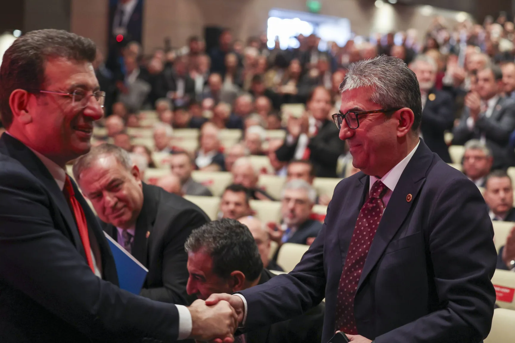 CHP Genel Başkanı Özgür Özel, CHP Grup Başkanvekili Gökhan Günaydın ve İstanbul Büyükşehir Belediye Başkanı ve CHP’nin Cumhurbaşkanlığı ön seçim adayı Ekrem İmamoğlu’nun katılımıyla, Parti Genel Merkezi'nde ''Gel, Seç, Tarihe Geç'' sloganıyla düzenlenen Ön Seçim Toplantısı gerçekleştirildi.