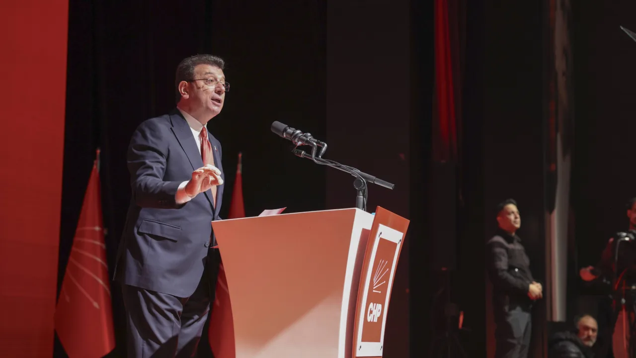 CHP Genel Başkanı Özgür Özel, CHP Grup Başkanvekili Gökhan Günaydın ve İstanbul Büyükşehir Belediye Başkanı ve CHP’nin Cumhurbaşkanlığı ön seçim adayı Ekrem İmamoğlu’nun katılımıyla, Parti Genel Merkezi'nde ''Gel, Seç, Tarihe Geç'' sloganıyla düzenlenen Ön Seçim Toplantısı gerçekleştirildi.