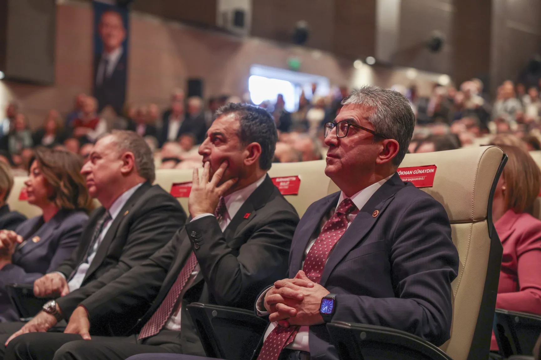 CHP Genel Başkanı Özgür Özel, CHP Grup Başkanvekili Gökhan Günaydın ve İstanbul Büyükşehir Belediye Başkanı ve CHP’nin Cumhurbaşkanlığı ön seçim adayı Ekrem İmamoğlu’nun katılımıyla, Parti Genel Merkezi'nde ''Gel, Seç, Tarihe Geç'' sloganıyla düzenlenen Ön Seçim Toplantısı gerçekleştirildi.