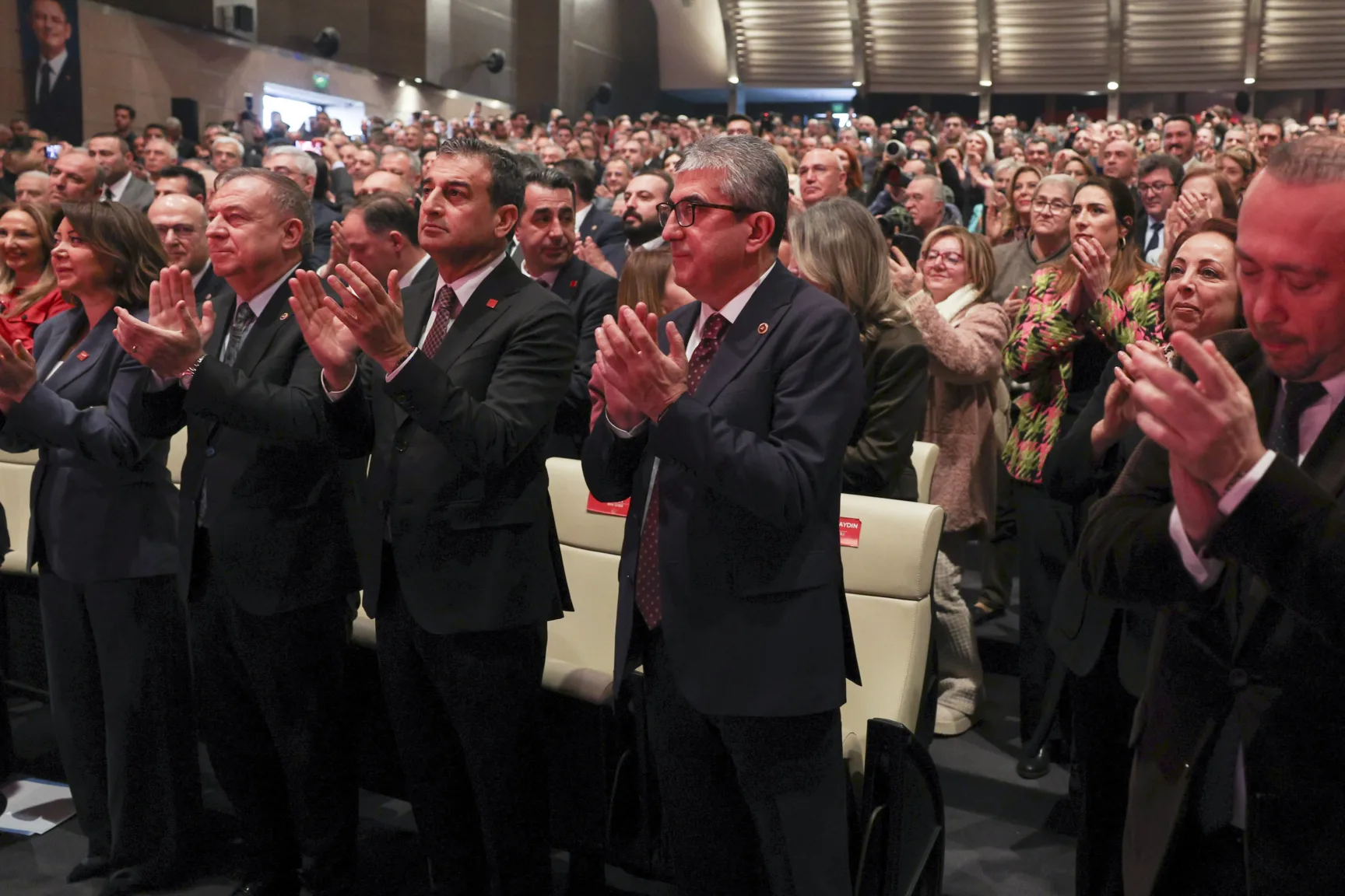 CHP Genel Başkanı Özgür Özel, CHP Grup Başkanvekili Gökhan Günaydın ve İstanbul Büyükşehir Belediye Başkanı ve CHP’nin Cumhurbaşkanlığı ön seçim adayı Ekrem İmamoğlu’nun katılımıyla, Parti Genel Merkezi'nde ''Gel, Seç, Tarihe Geç'' sloganıyla düzenlenen Ön Seçim Toplantısı gerçekleştirildi.