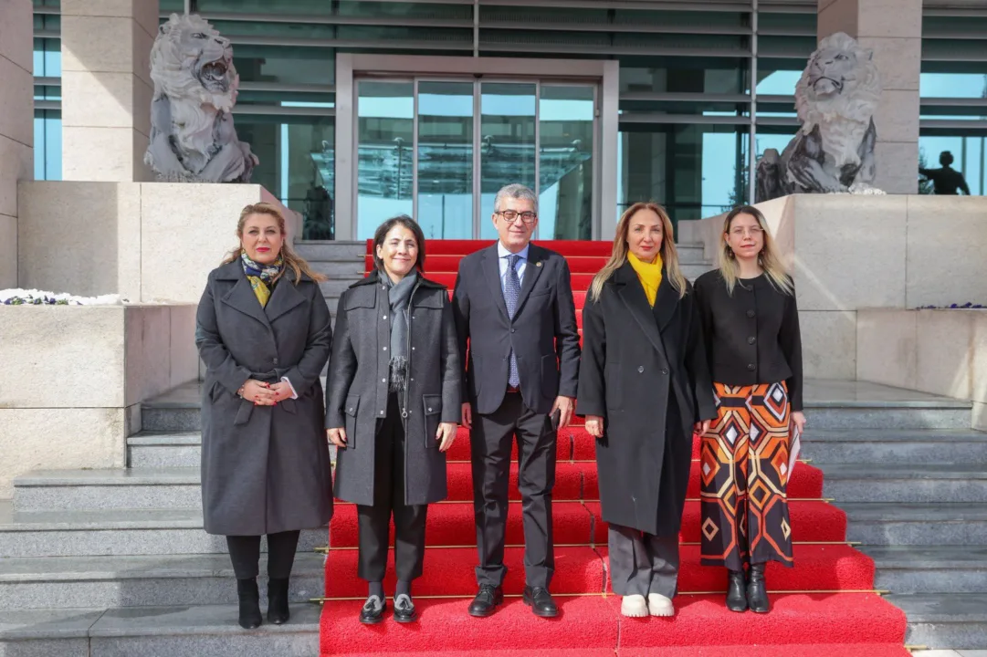 Doç. Dr. Gökhan Günaydın, Devlet Memurları Kanunu ve buna bağlı bazı kanunlarda değişiklik yapılmasına yönelik bir kanun hakkında AYM'ye başvuruda bulundu ve ardından basın açıklaması yaptı.
