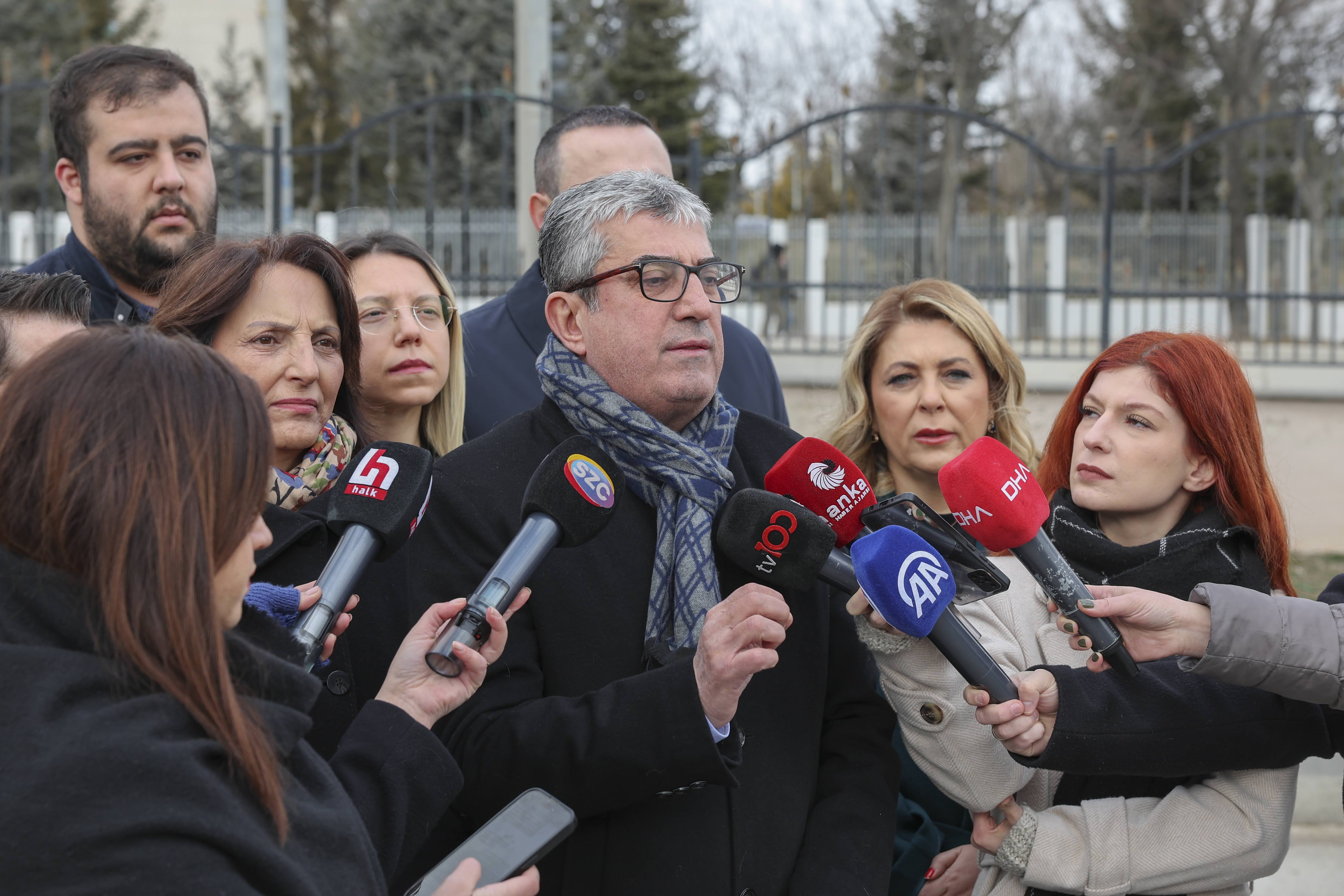 Cumhuriyet Halk Partisi Grup Başkanvekili Gökhan Günaydın CHP'nin üç ayrı konu ile ilgili Anayasa Mahkemesi'ne başvurduğunu bildirdi.