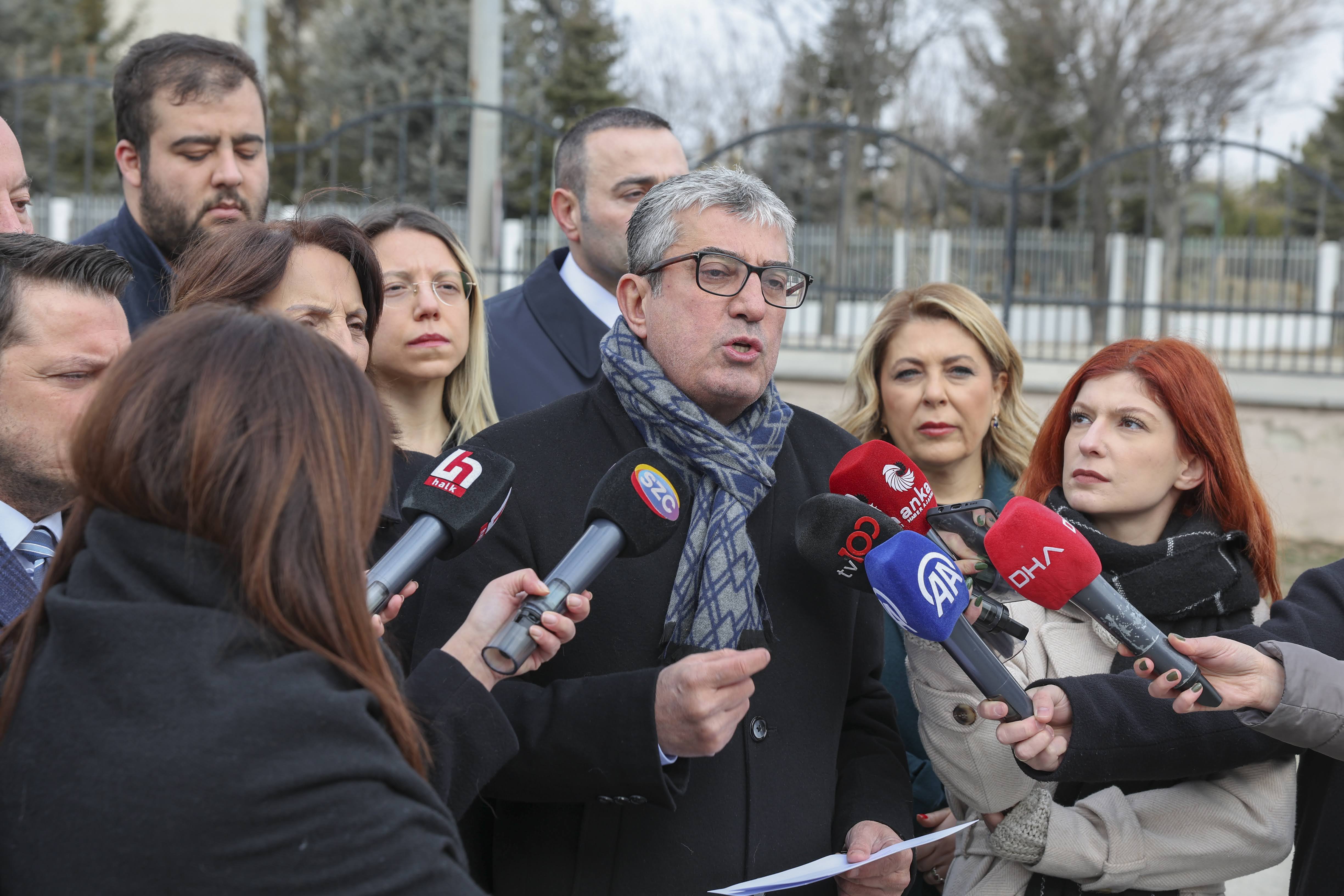 Cumhuriyet Halk Partisi Grup Başkanvekili Gökhan Günaydın CHP'nin üç ayrı konu ile ilgili Anayasa Mahkemesi'ne başvurduğunu bildirdi.