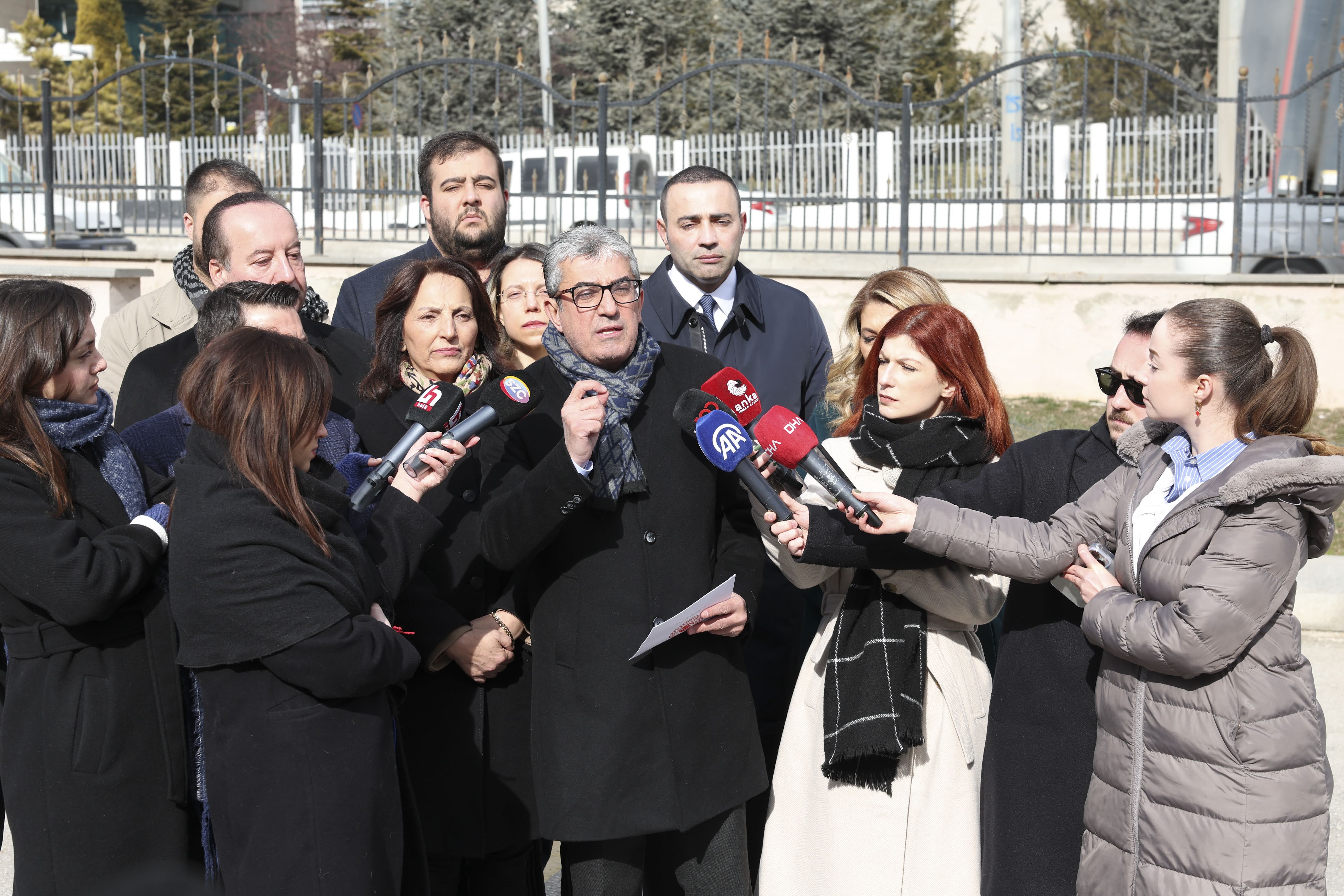 Cumhuriyet Halk Partisi Grup Başkanvekili Gökhan Günaydın CHP'nin üç ayrı konu ile ilgili Anayasa Mahkemesi'ne başvurduğunu bildirdi.