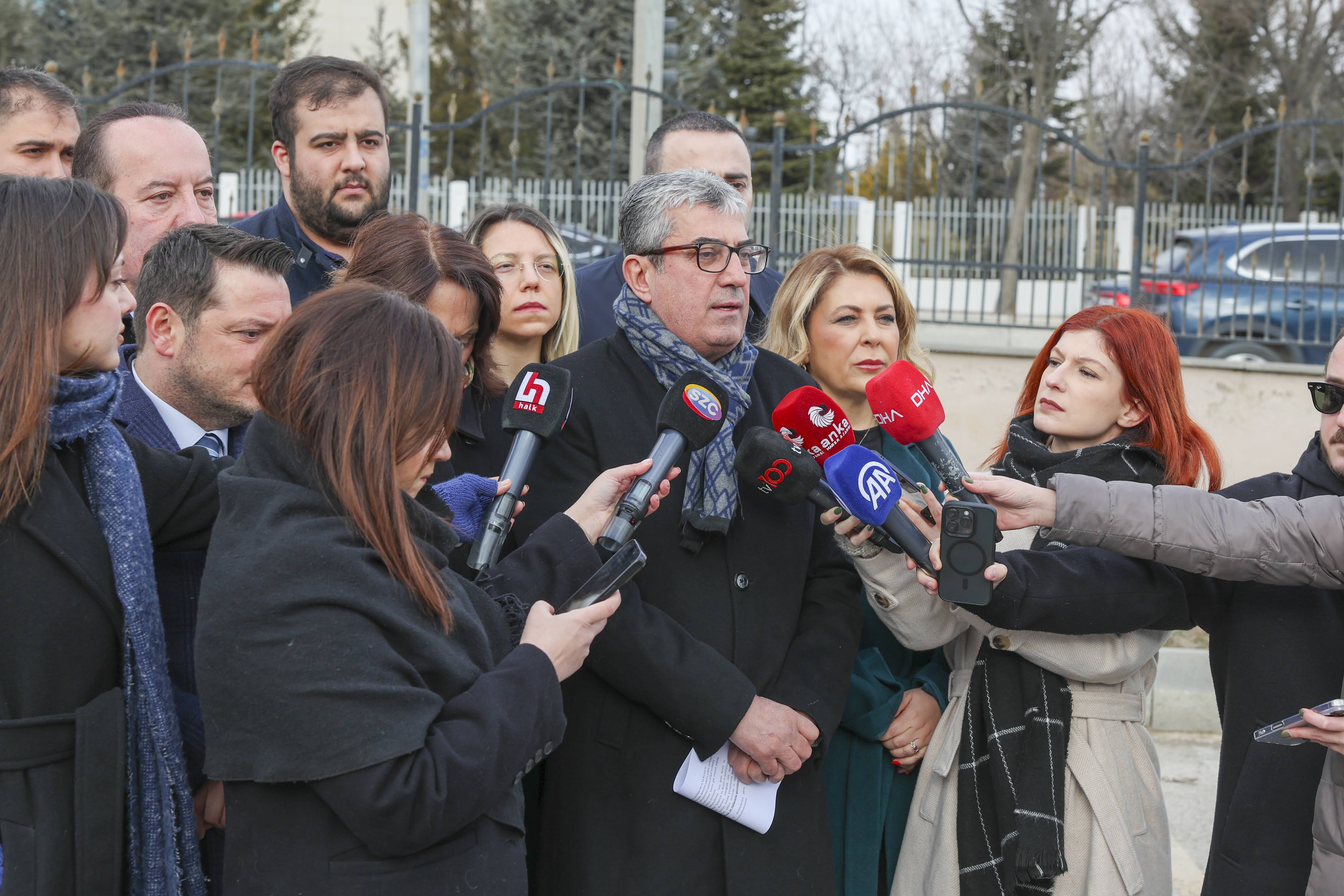 Cumhuriyet Halk Partisi Grup Başkanvekili Gökhan Günaydın CHP'nin üç ayrı konu ile ilgili Anayasa Mahkemesi'ne başvurduğunu bildirdi.