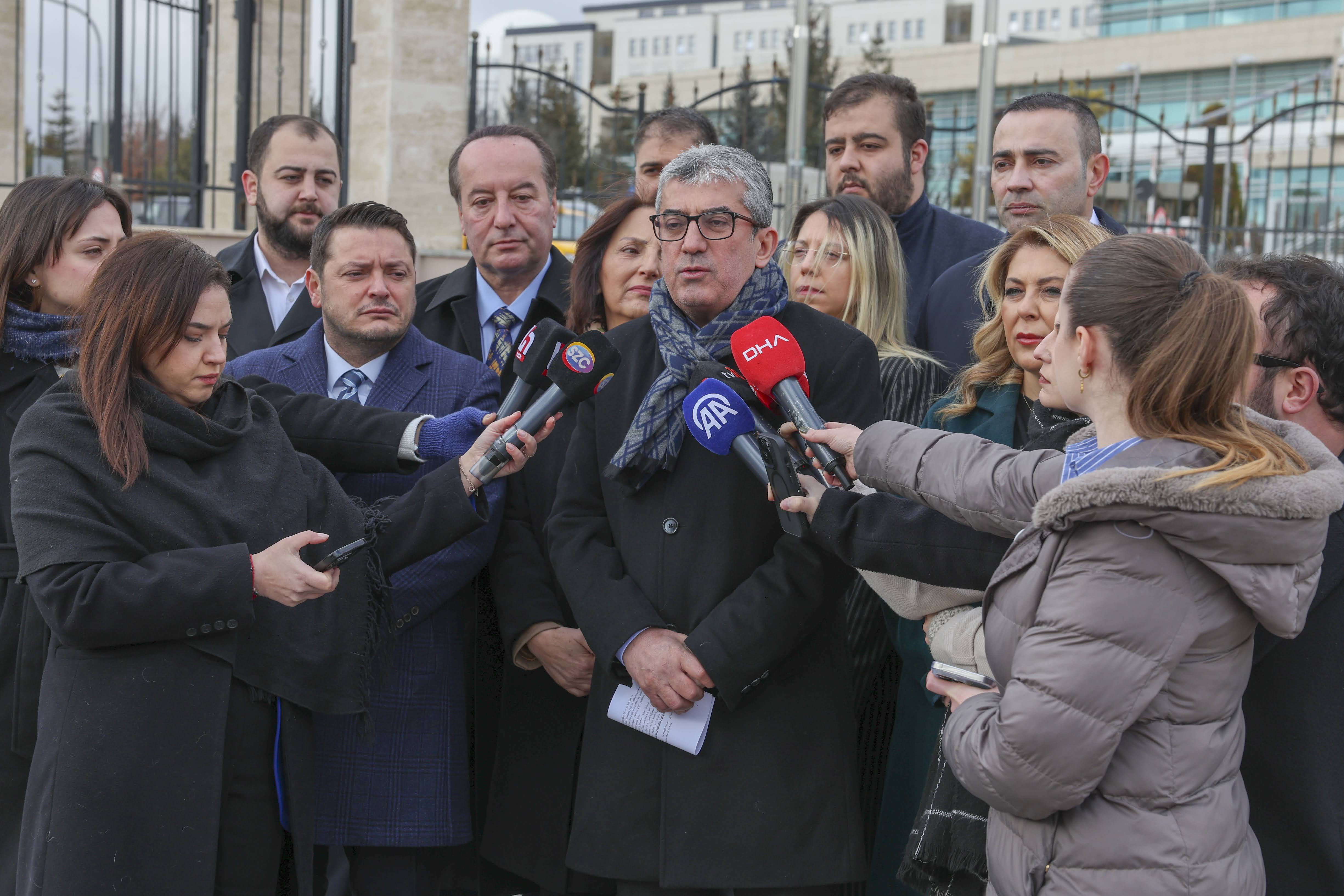 Cumhuriyet Halk Partisi Grup Başkanvekili Gökhan Günaydın CHP'nin üç ayrı konu ile ilgili Anayasa Mahkemesi'ne başvurduğunu bildirdi.