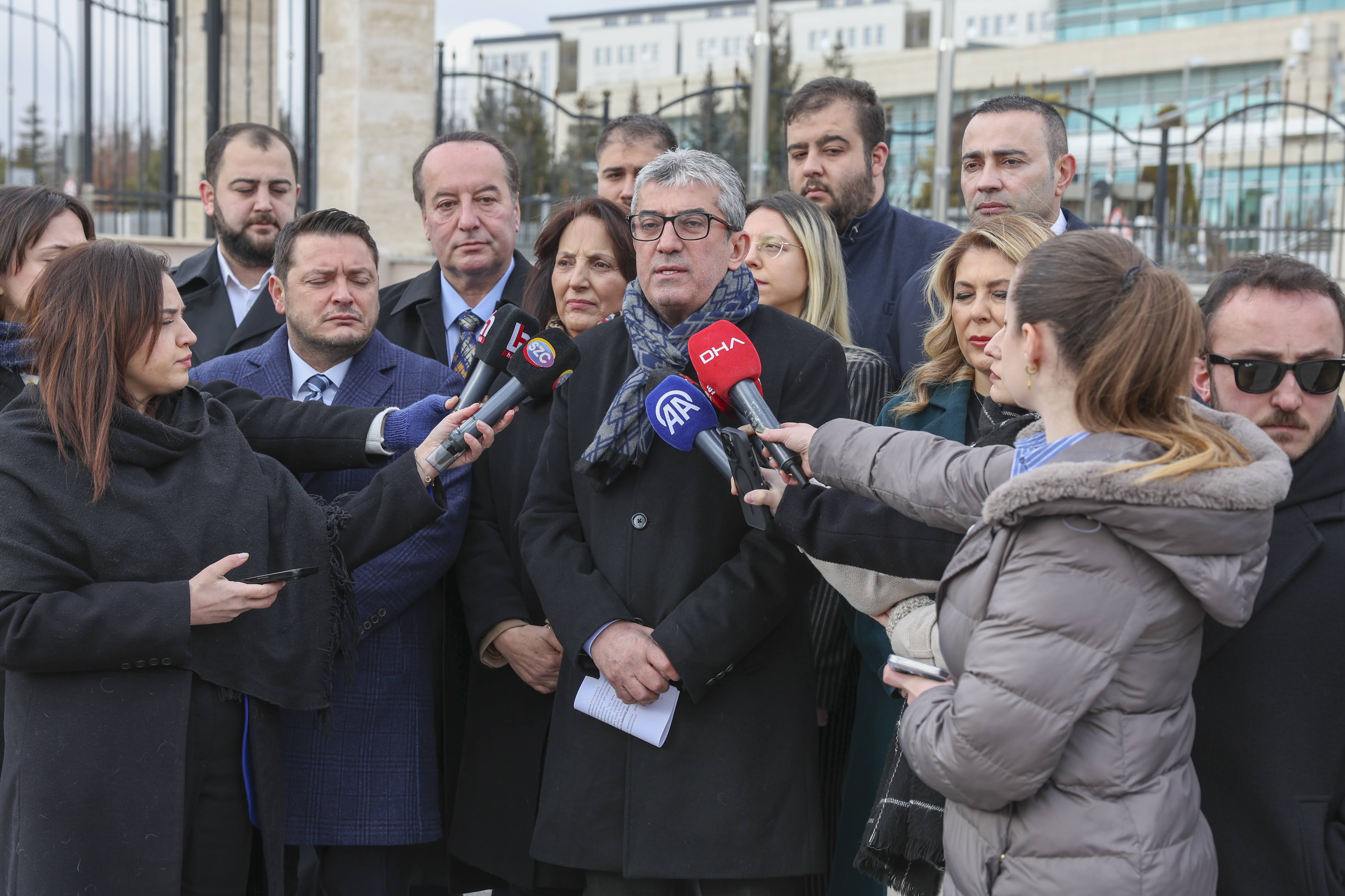 Cumhuriyet Halk Partisi Grup Başkanvekili Gökhan Günaydın CHP'nin üç ayrı konu ile ilgili Anayasa Mahkemesi'ne başvurduğunu bildirdi.