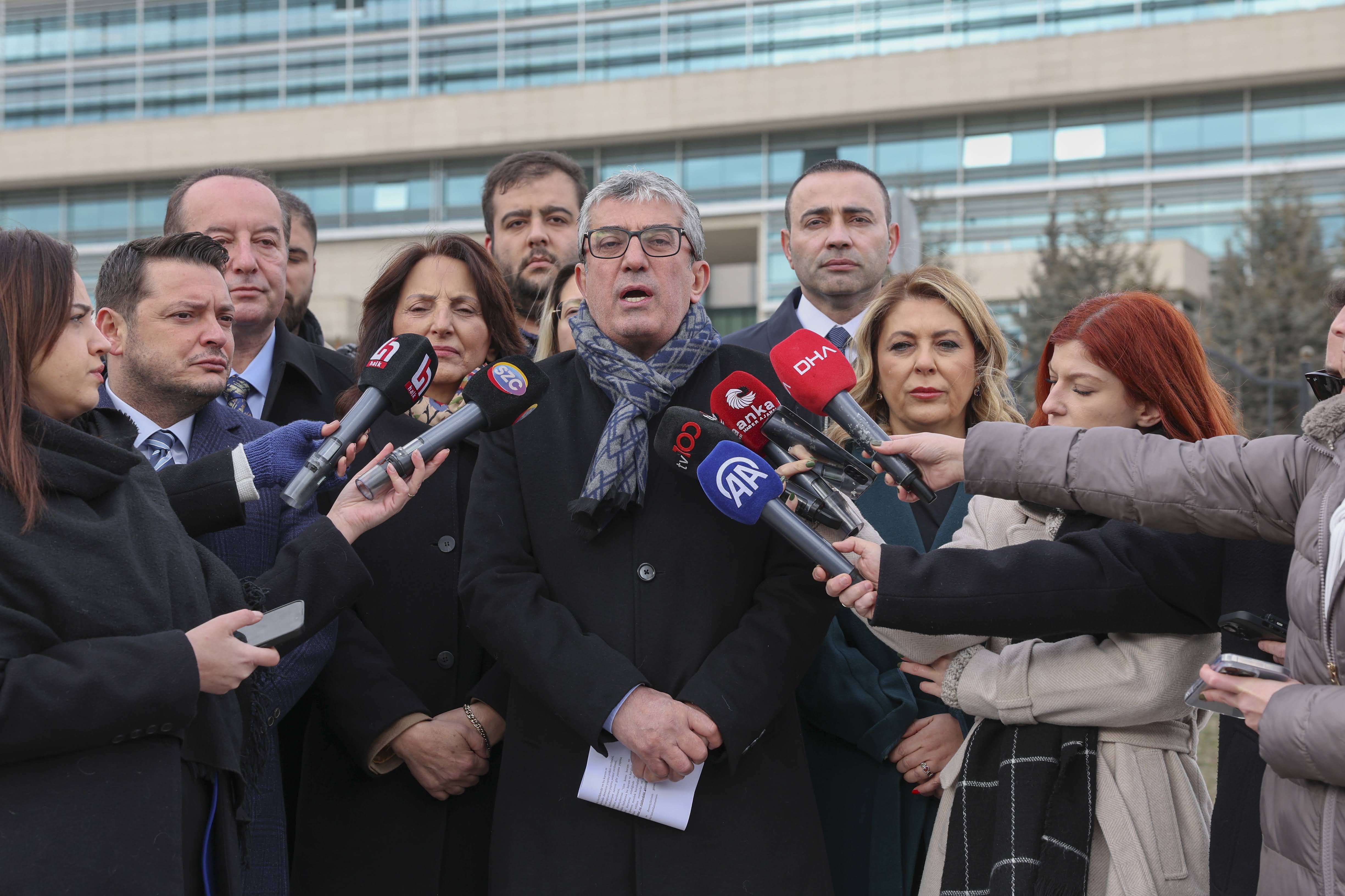 Cumhuriyet Halk Partisi Grup Başkanvekili Gökhan Günaydın CHP'nin üç ayrı konu ile ilgili Anayasa Mahkemesi'ne başvurduğunu bildirdi.