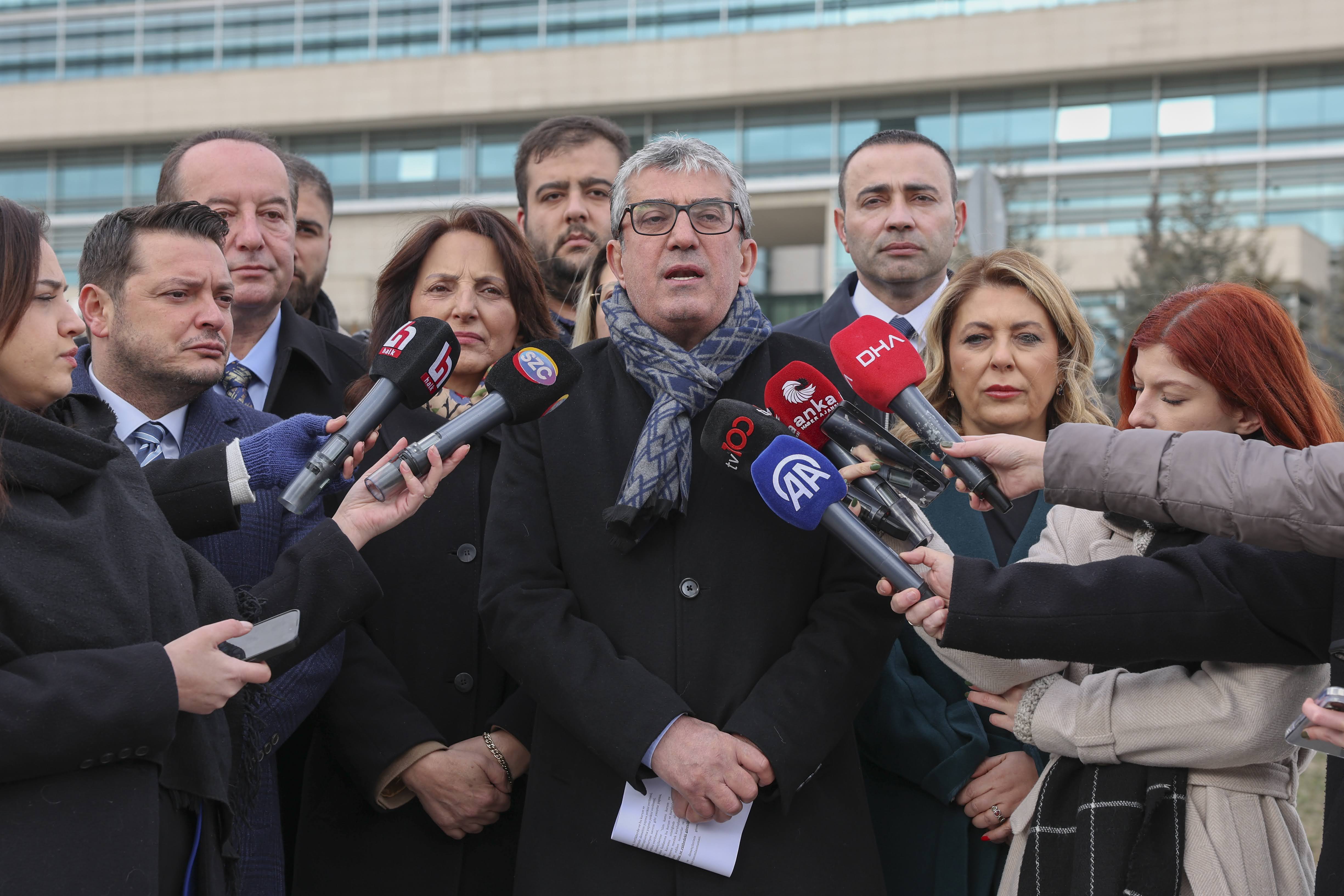 Cumhuriyet Halk Partisi Grup Başkanvekili Gökhan Günaydın CHP'nin üç ayrı konu ile ilgili Anayasa Mahkemesi'ne başvurduğunu bildirdi.