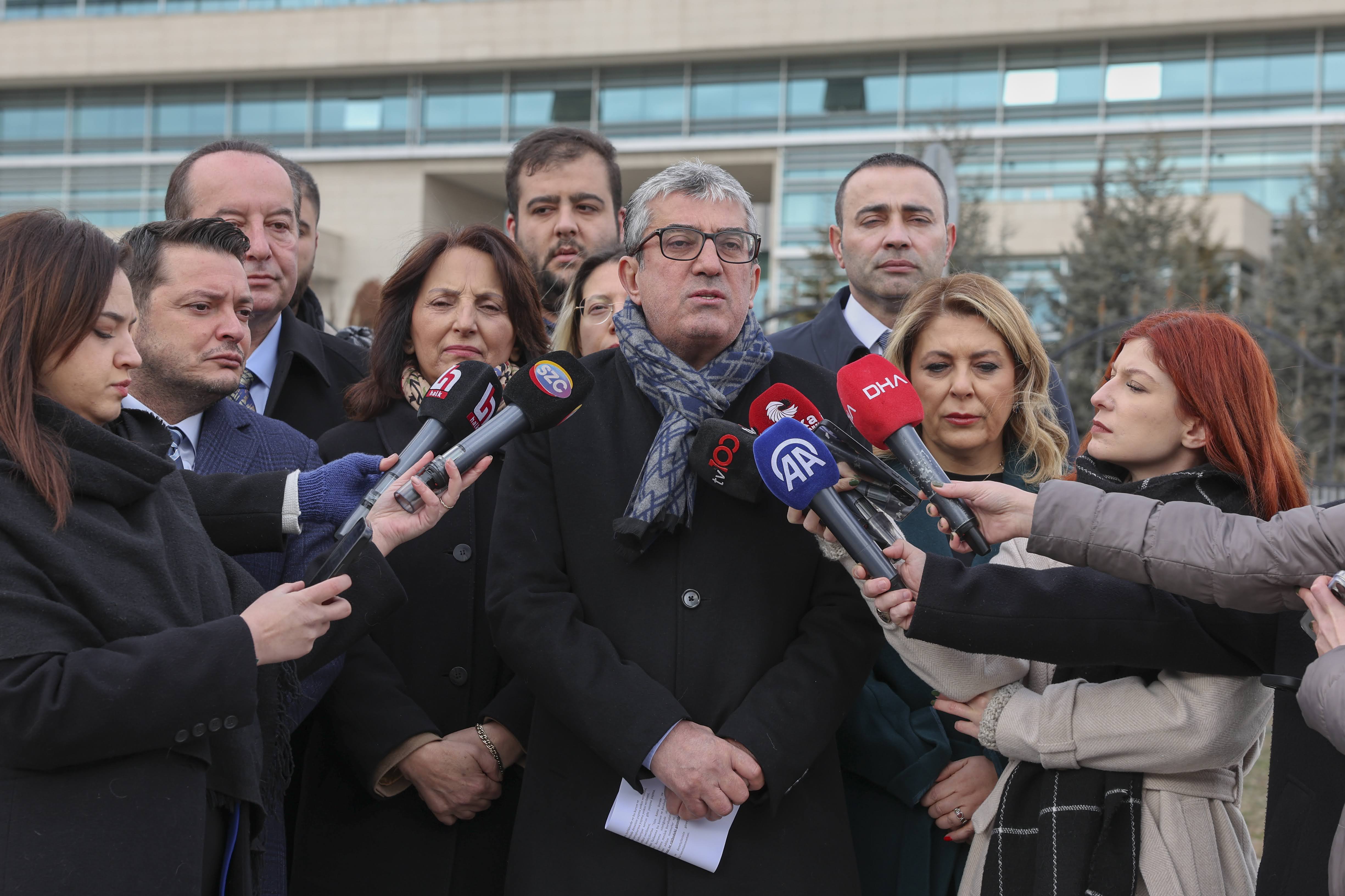 Cumhuriyet Halk Partisi Grup Başkanvekili Gökhan Günaydın CHP'nin üç ayrı konu ile ilgili Anayasa Mahkemesi'ne başvurduğunu bildirdi.