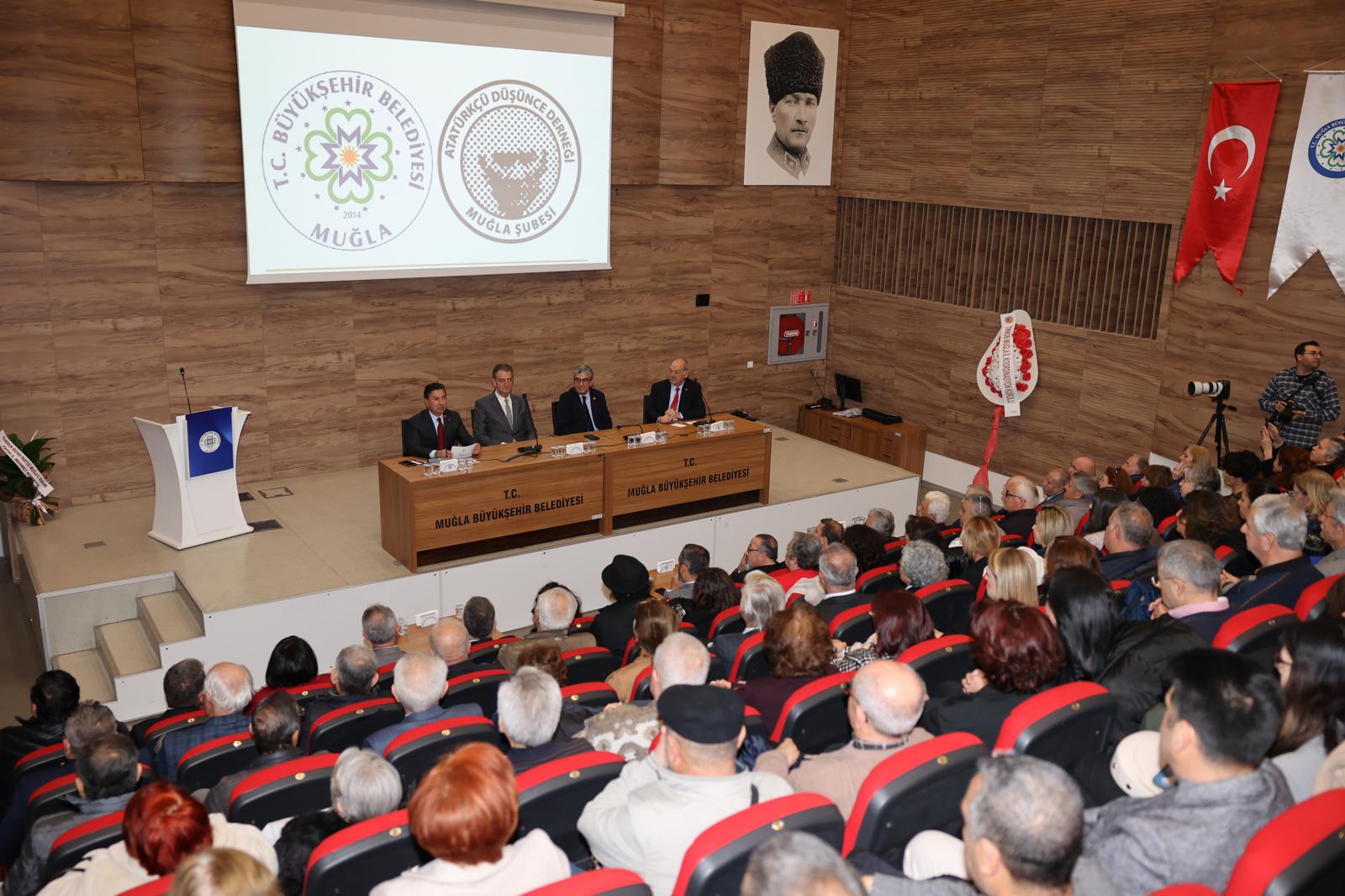 Muğla’nın Menteşe ilçesinde Türkan Saylan Çağdaş Yaşam Merkezi’nde düzenlenen 'Yeniden Atatürk Cumhuriyeti Paneli' yoğun ilgi gördü.