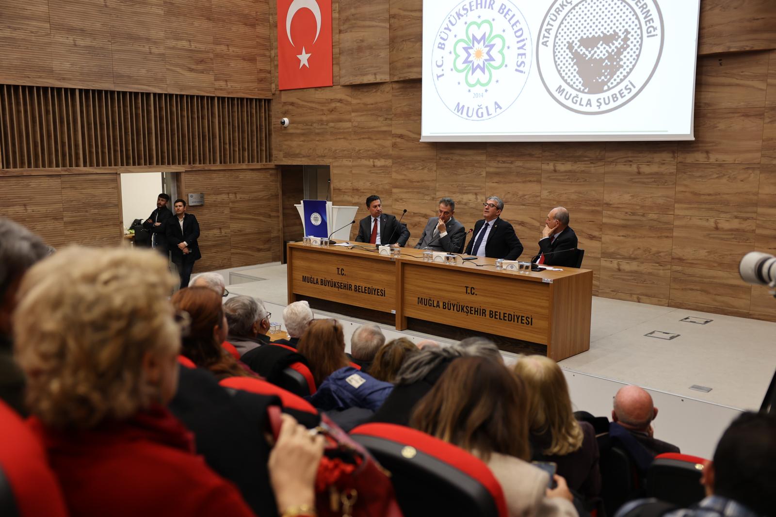 Muğla’nın Menteşe ilçesinde Türkan Saylan Çağdaş Yaşam Merkezi’nde düzenlenen 'Yeniden Atatürk Cumhuriyeti Paneli' yoğun ilgi gördü.