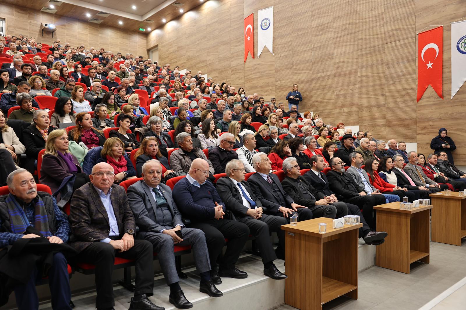 Muğla’nın Menteşe ilçesinde Türkan Saylan Çağdaş Yaşam Merkezi’nde düzenlenen 'Yeniden Atatürk Cumhuriyeti Paneli' yoğun ilgi gördü.