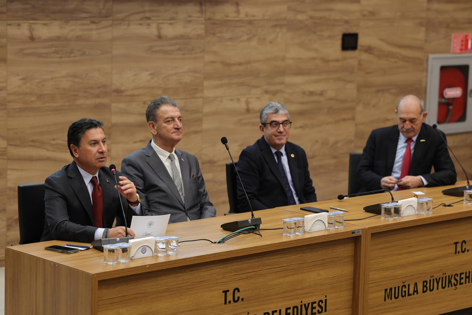 Muğla’nın Menteşe ilçesinde Türkan Saylan Çağdaş Yaşam Merkezi’nde düzenlenen 'Yeniden Atatürk Cumhuriyeti Paneli' yoğun ilgi gördü.
