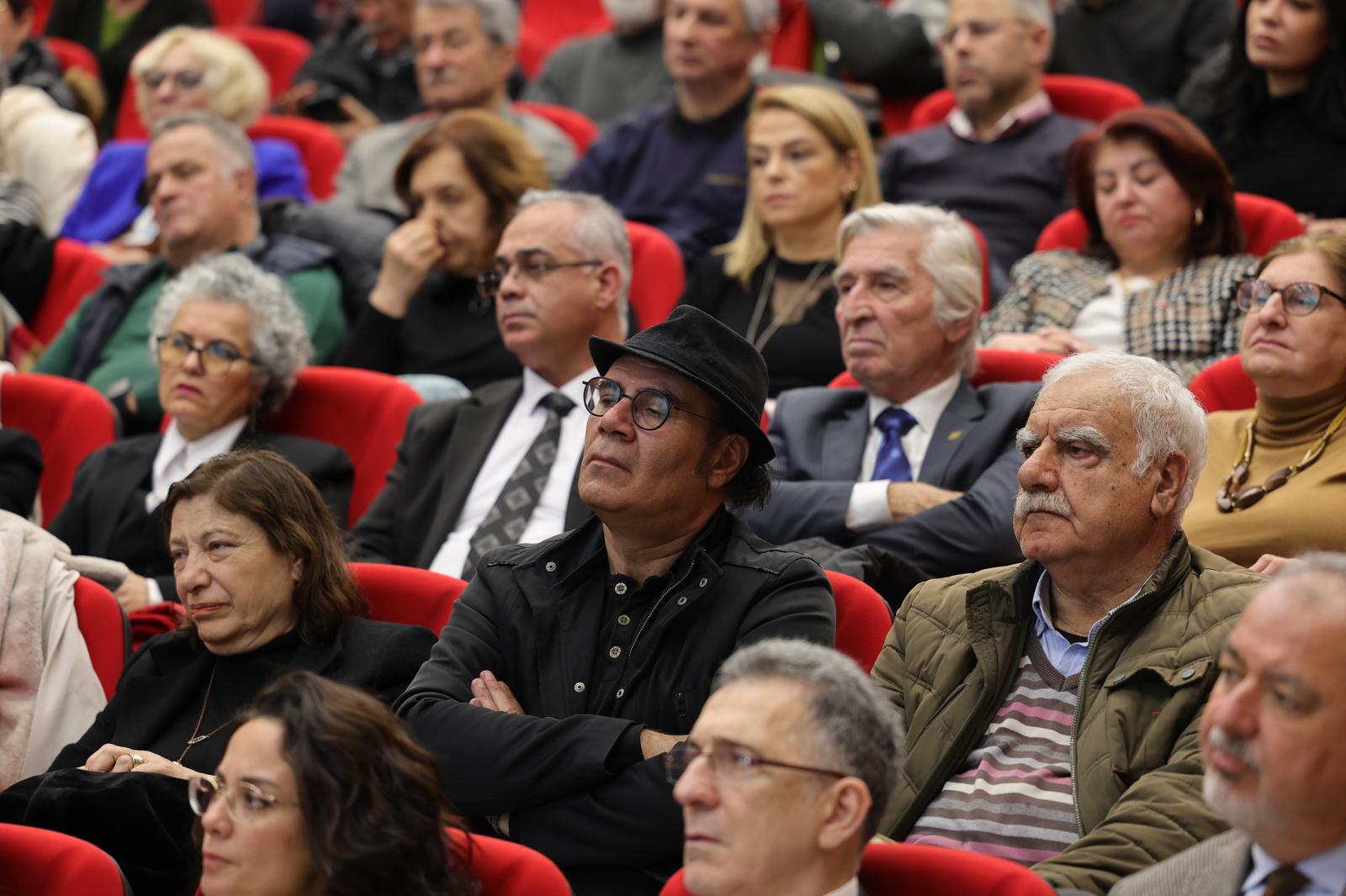 Muğla’nın Menteşe ilçesinde Türkan Saylan Çağdaş Yaşam Merkezi’nde düzenlenen 'Yeniden Atatürk Cumhuriyeti Paneli' yoğun ilgi gördü.