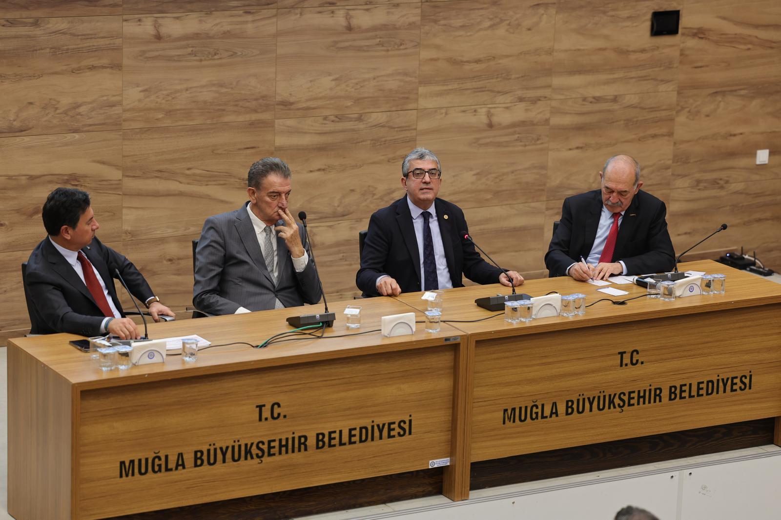 Muğla’nın Menteşe ilçesinde Türkan Saylan Çağdaş Yaşam Merkezi’nde düzenlenen 'Yeniden Atatürk Cumhuriyeti Paneli' yoğun ilgi gördü.
