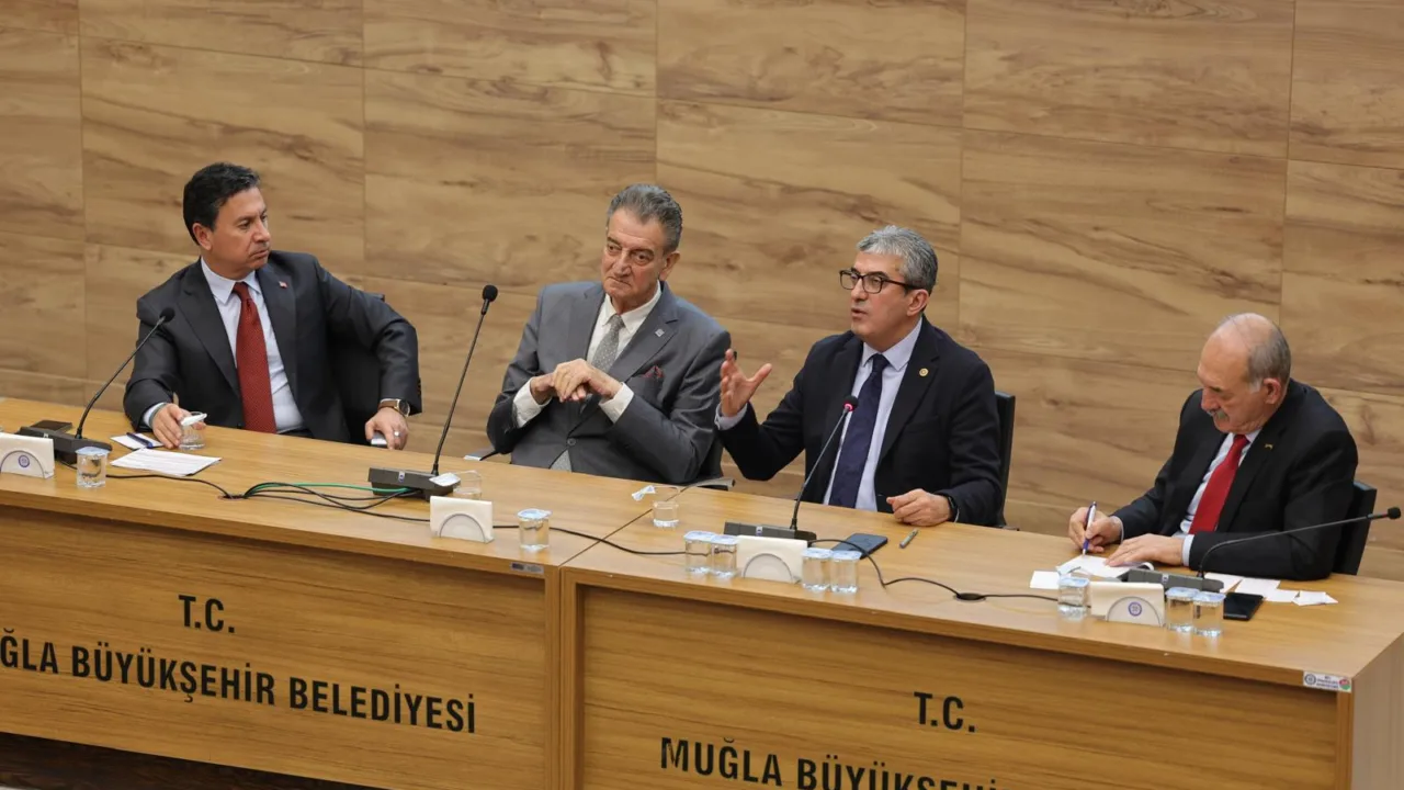 Muğla’nın Menteşe ilçesinde Türkan Saylan Çağdaş Yaşam Merkezi’nde düzenlenen 'Yeniden Atatürk Cumhuriyeti Paneli' yoğun ilgi gördü.