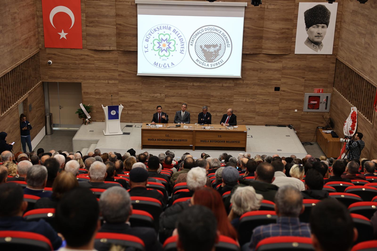 Muğla’nın Menteşe ilçesinde Türkan Saylan Çağdaş Yaşam Merkezi’nde düzenlenen 'Yeniden Atatürk Cumhuriyeti Paneli' yoğun ilgi gördü.