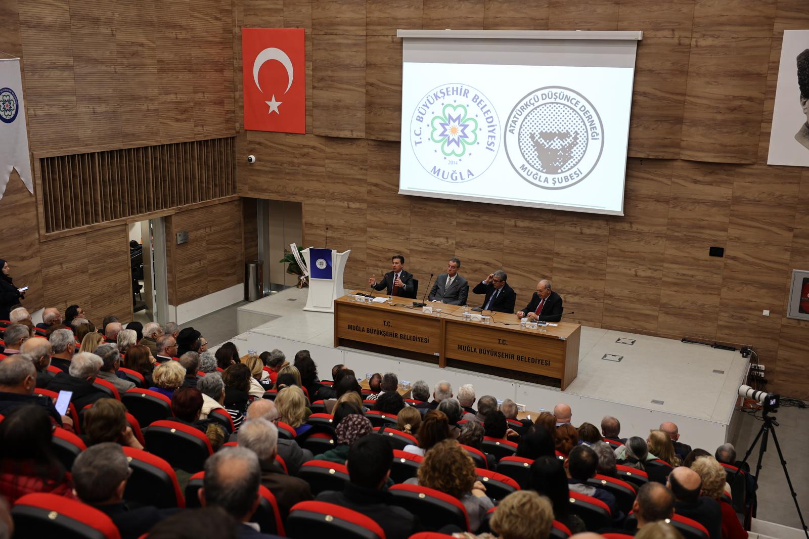 Muğla’nın Menteşe ilçesinde Türkan Saylan Çağdaş Yaşam Merkezi’nde düzenlenen 'Yeniden Atatürk Cumhuriyeti Paneli' yoğun ilgi gördü.