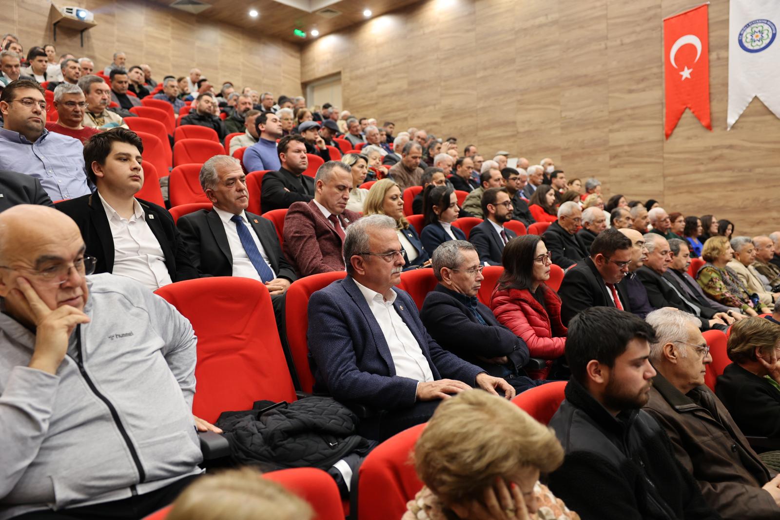 Muğla’nın Menteşe ilçesinde Türkan Saylan Çağdaş Yaşam Merkezi’nde düzenlenen 'Yeniden Atatürk Cumhuriyeti Paneli' yoğun ilgi gördü.